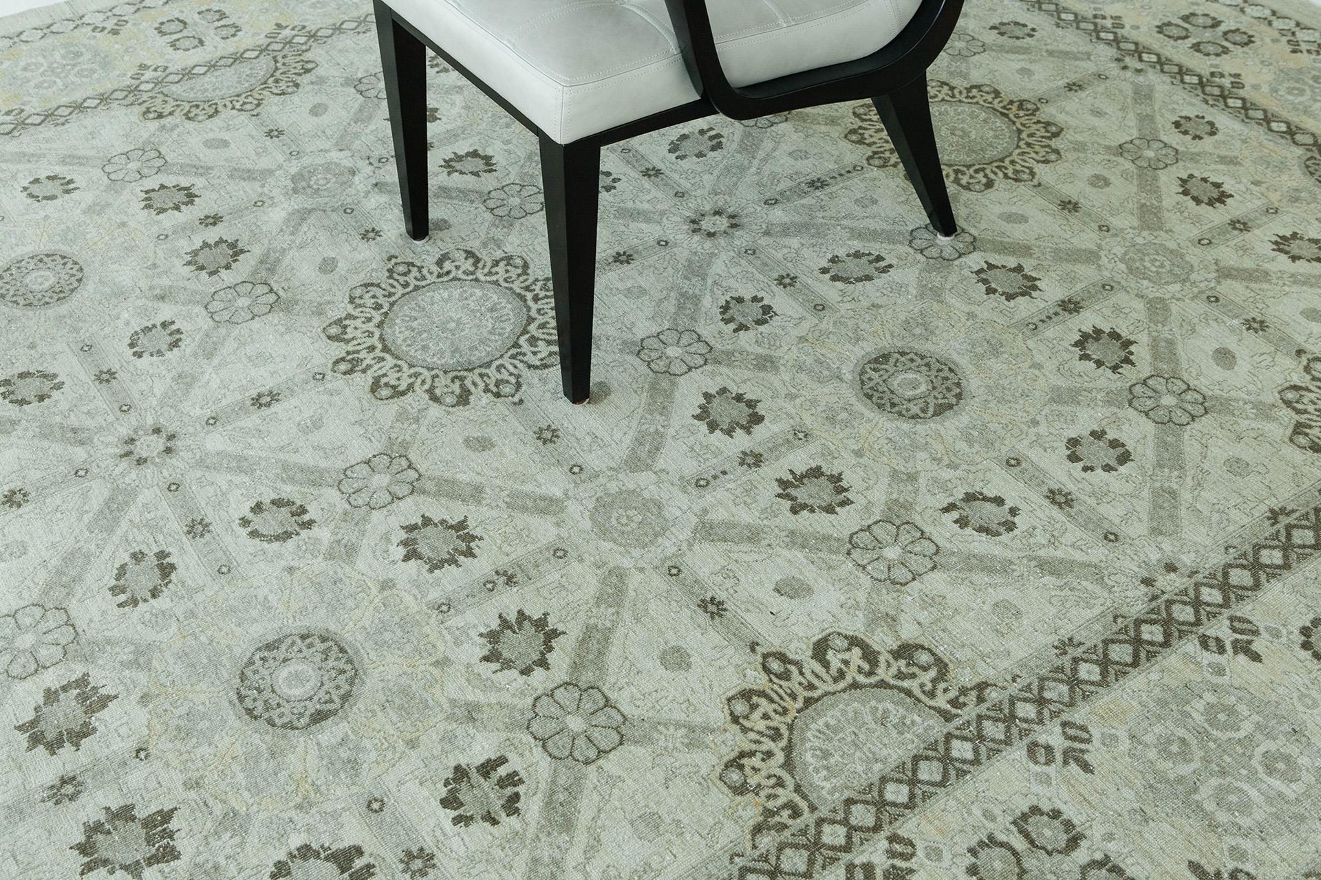With this elegant and sophisticated Vintage Style Arts and Crafts rug, you can give your living room the ultimate makeover. This rectangular rug is made of wool and features a diamond trellis pattern with complex motifs all over against a soft beige