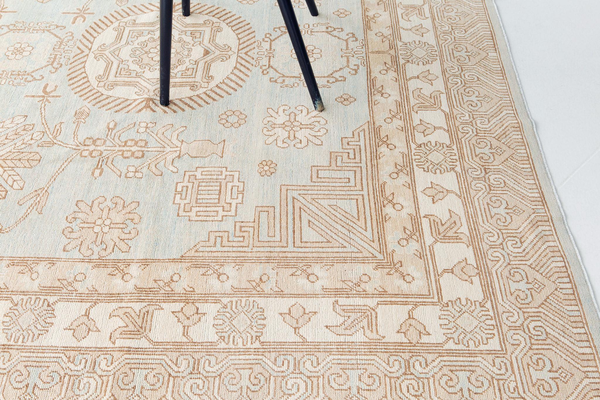 Noué à la main Mehraban - Tapis à motif Khotan de style vintage D5583 en vente