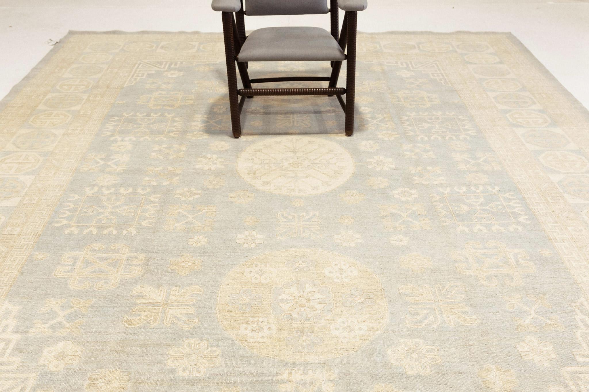 Noué à la main Mehraban Style Vintage Khotan Revive en vente