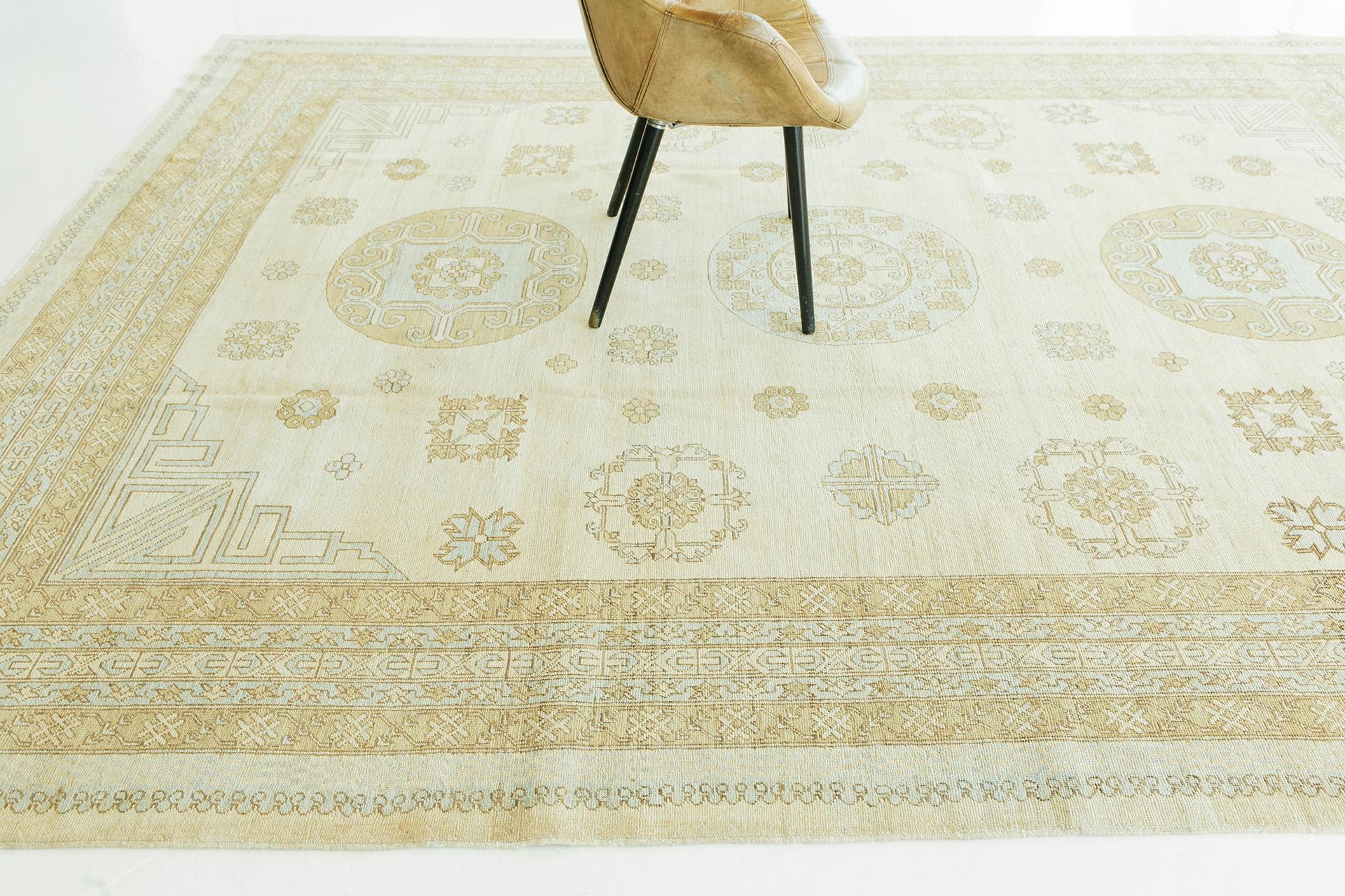 Alfombra Mehraban Vintage Style Khotan Revival en Nuevo estado para la venta en WEST HOLLYWOOD, CA