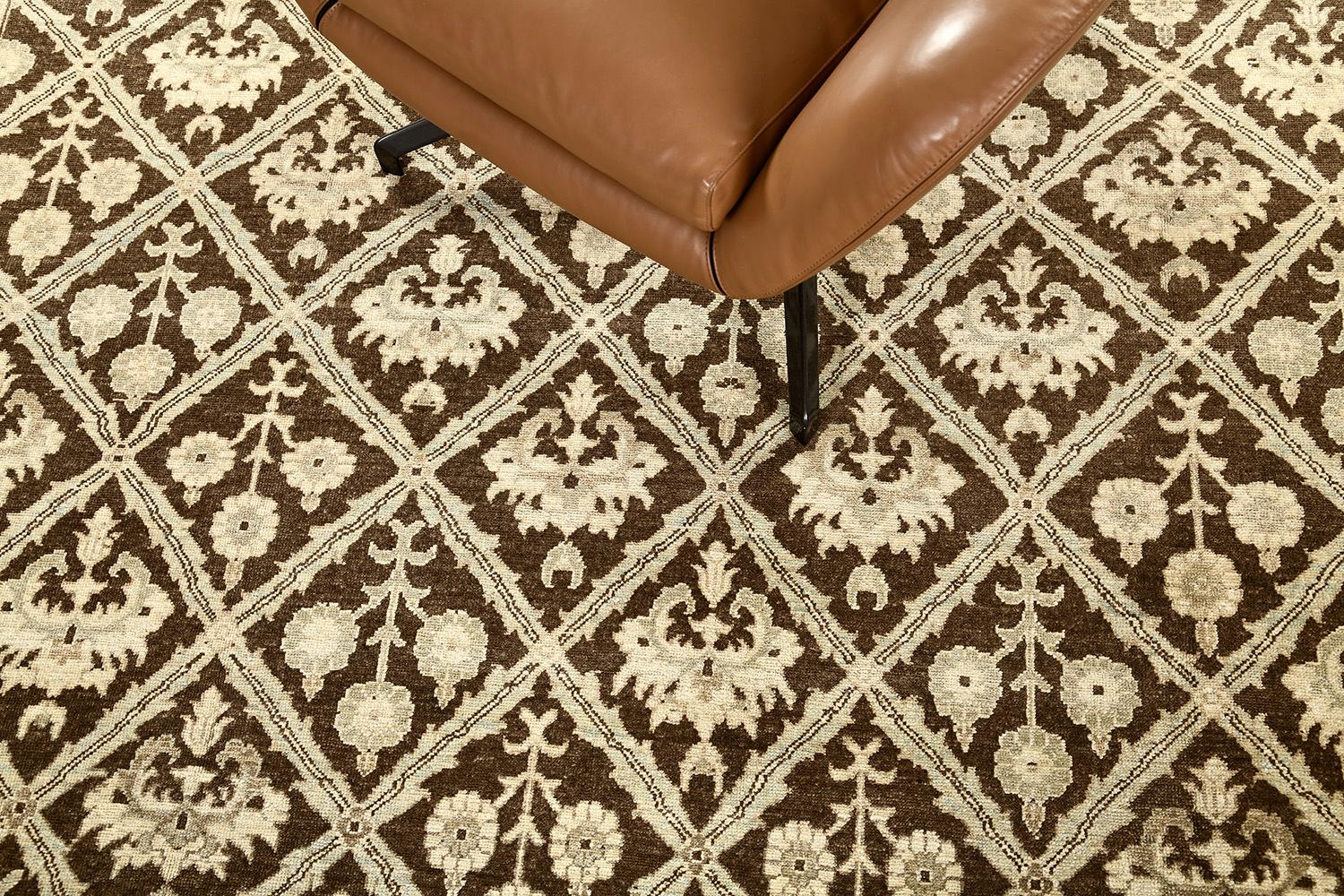 An alluring revival of Vintage Style Mahal Panel Design rug. Featuring the neutral colour palette composed of taupe and beige, this rug showcases an all-over raised pattern of botanical elements of iris and stylized florals within a series of
