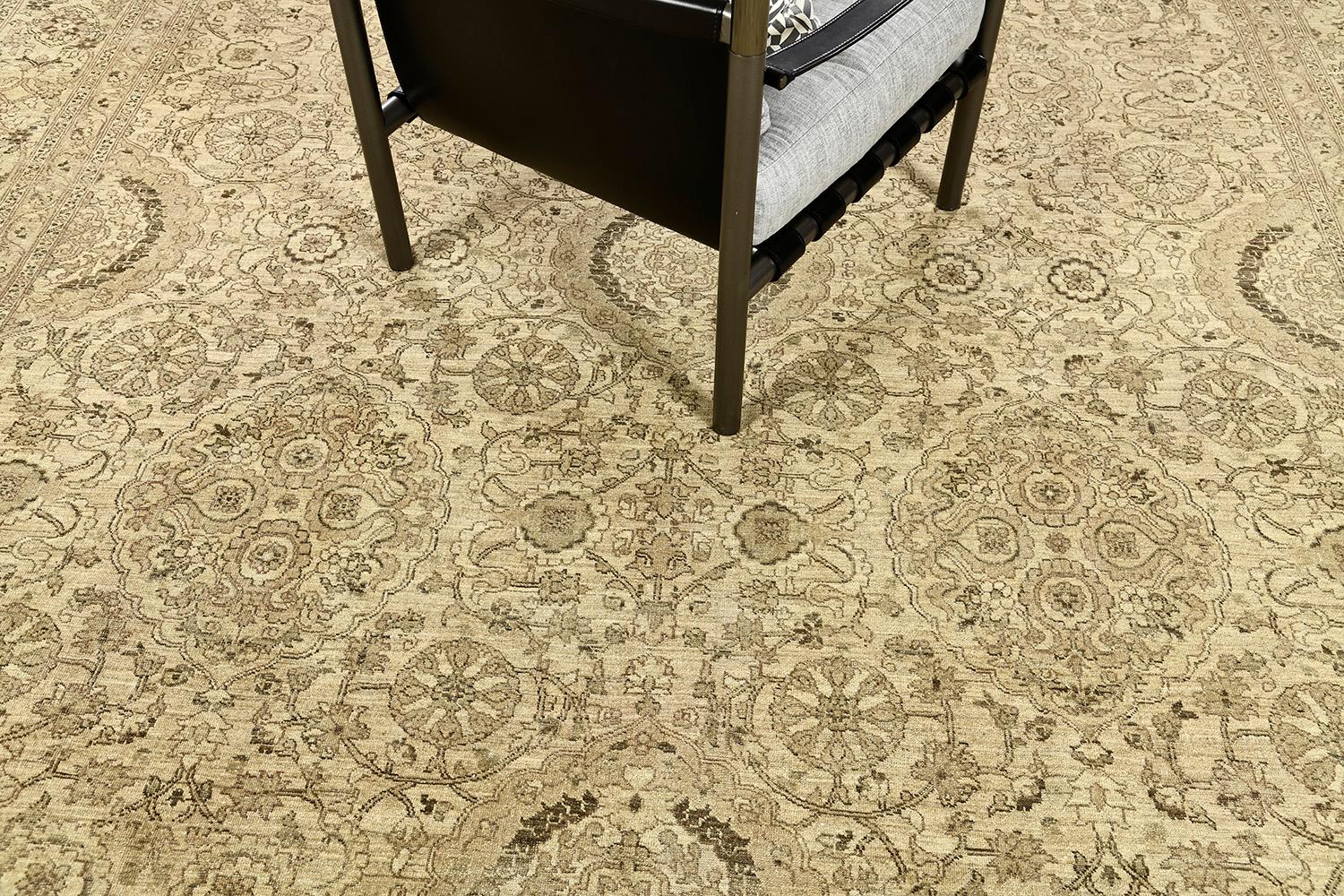 An alluring revival of Vintage Style Mahal rug that emanates with grace and sophistication. Featuring the soothing neutral colour scheme, this rug showcases an all-over pattern of botanical elements of floral arabesques, rosettes, meandering vines