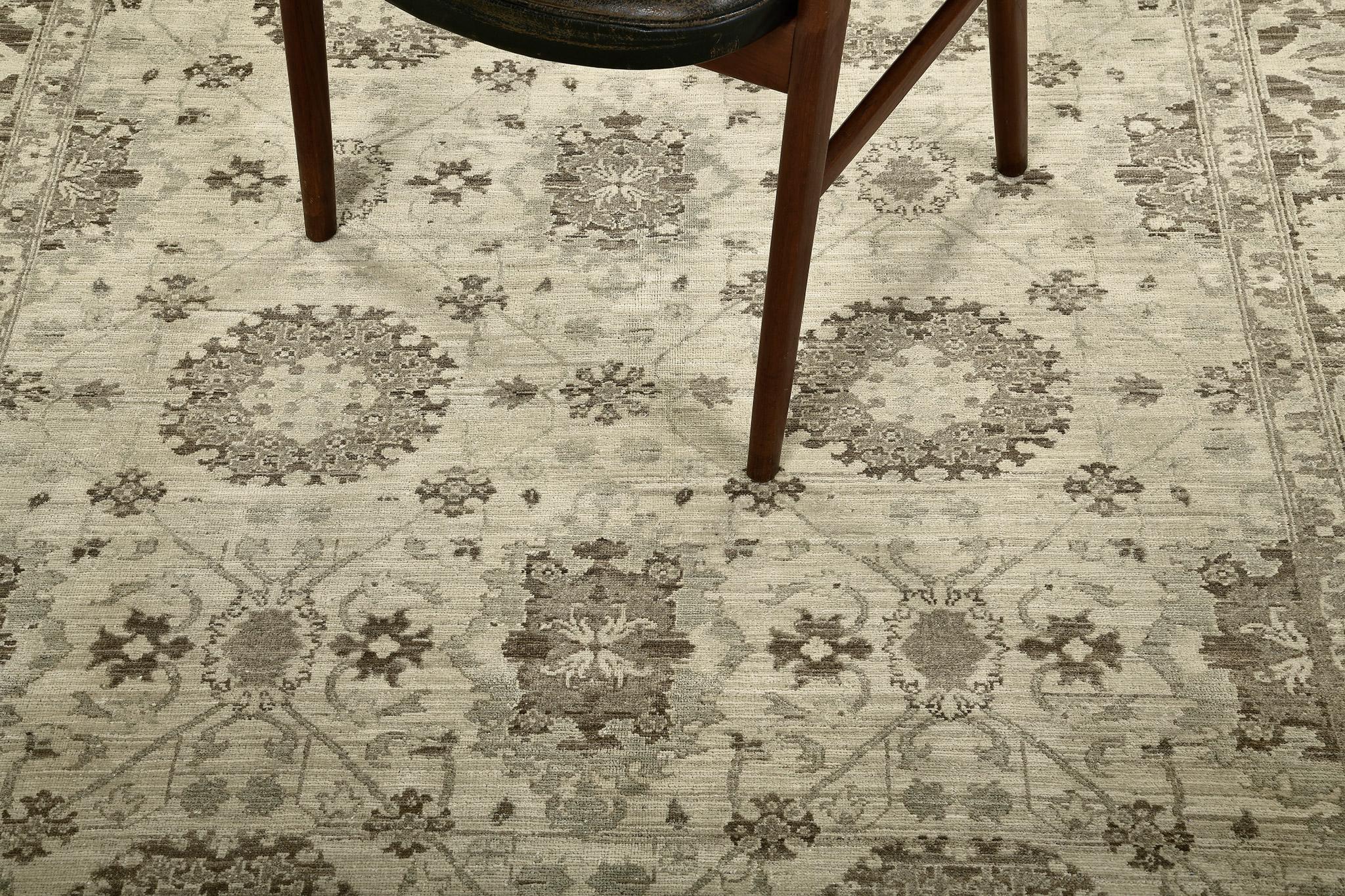 This majestic Mahal design revival rug has created an impressive pattern. Featuring the well-coordinated neutral tone in mocha and the muted palette consisting of sand and tan, this elegant rug is composed of enchanting florid elements forming