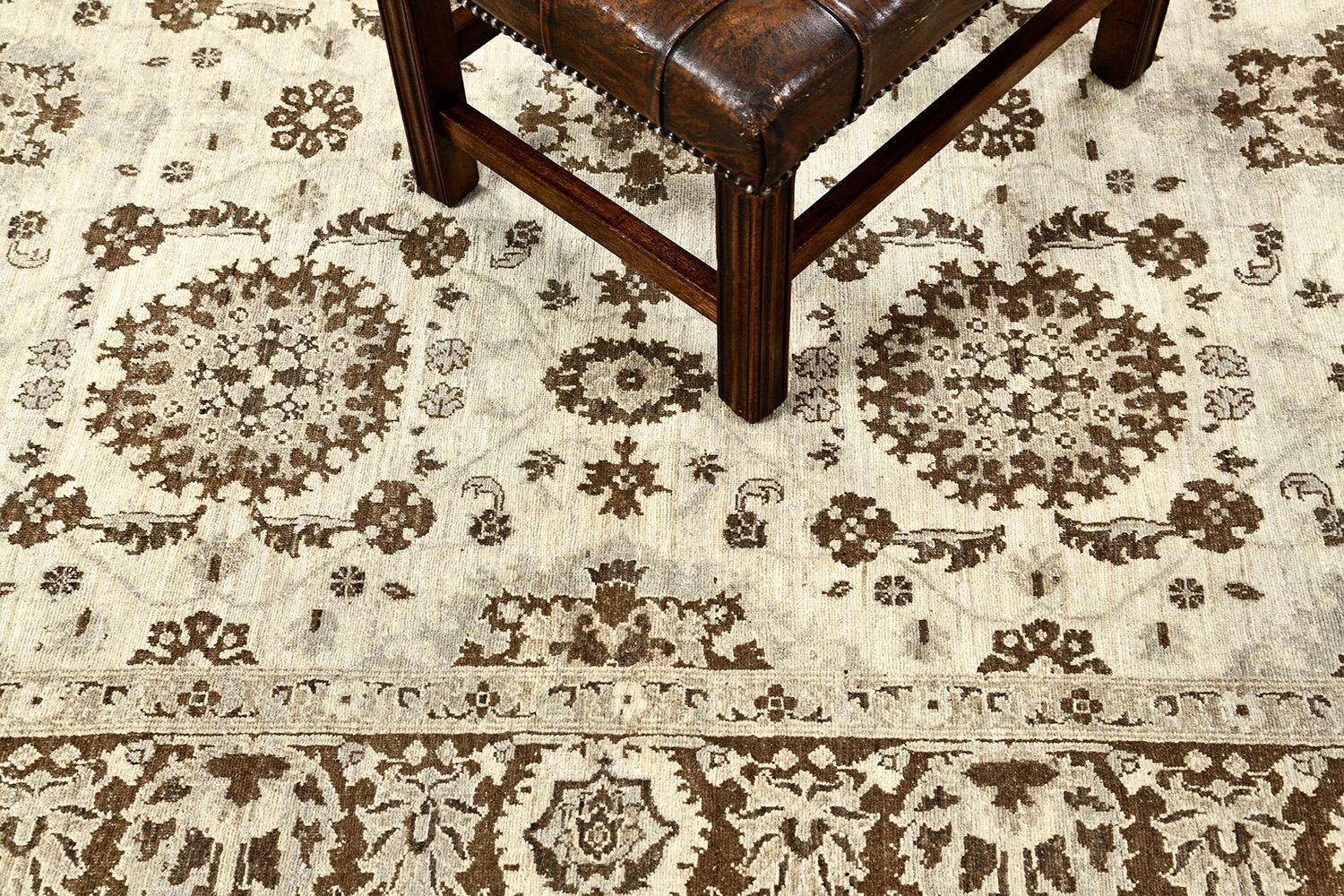 Mehraban Vintage Style Mahal Revival Rug In New Condition For Sale In WEST HOLLYWOOD, CA