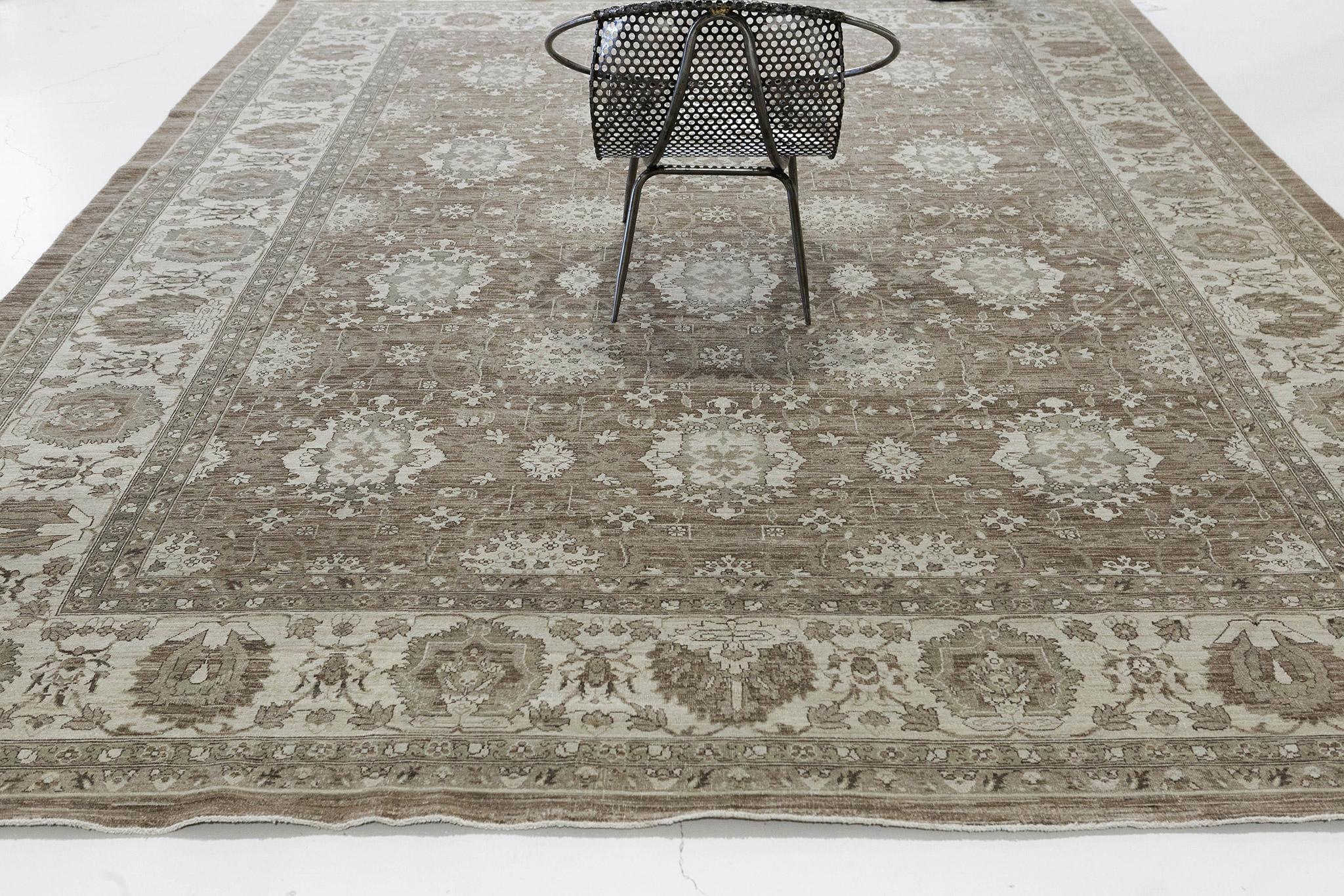 Mehraban Vintage Style Mahal Revival Rug In New Condition For Sale In WEST HOLLYWOOD, CA