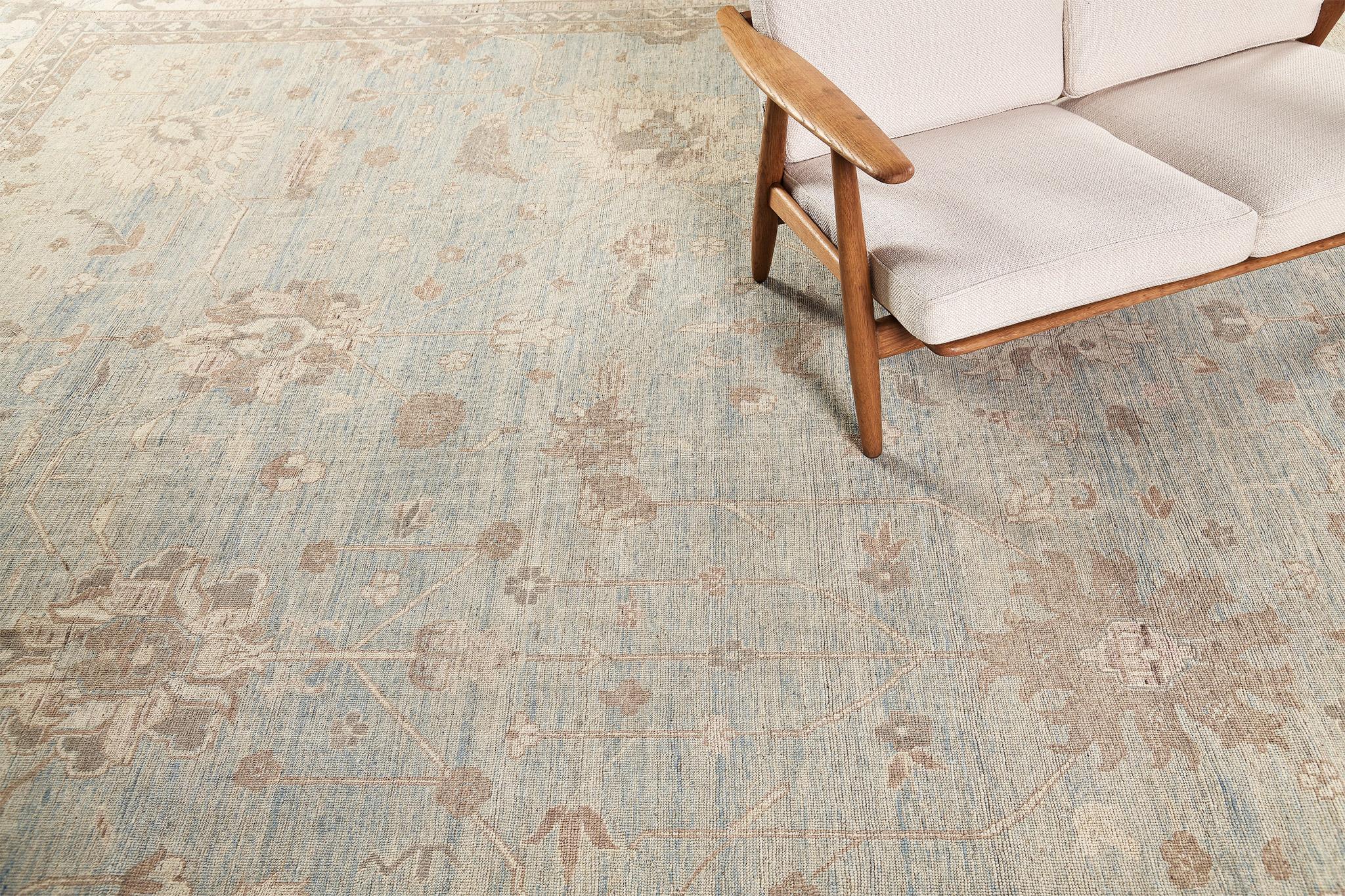 Mehraban Rugs in stile vintage Oushak Re-Creation Collection Safira in vendita 3