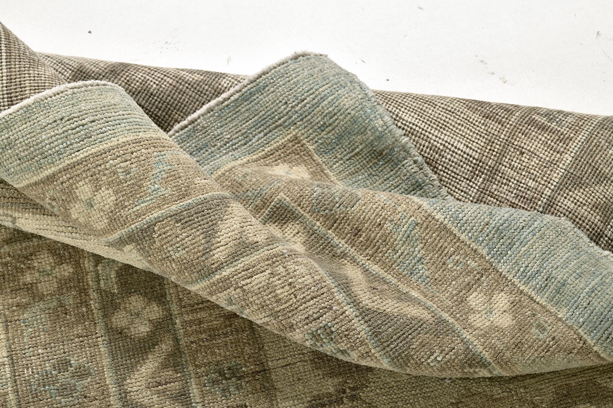 Mehraban Rugs in stile vintage Oushak Re-Creation Collection Safira in vendita 9