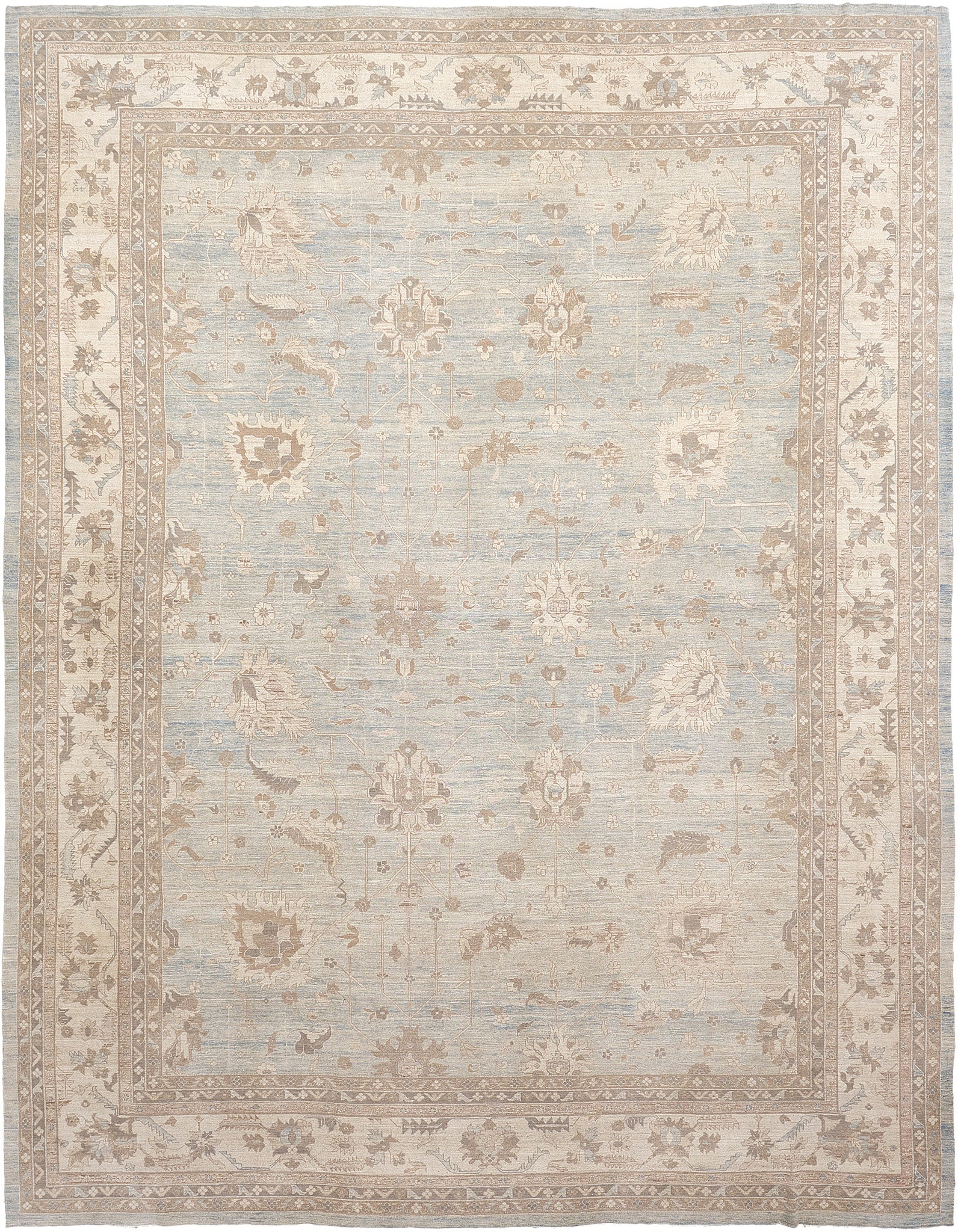 Questa accattivante rivisitazione del design Oushak della nostra collezione è la definizione di perfezione, eleganza e raffinatezza. È caratterizzato da dettagli abbaglianti in tonalità neutre. Tendini e volute di foglie mozzafiato e gruppi di fiori