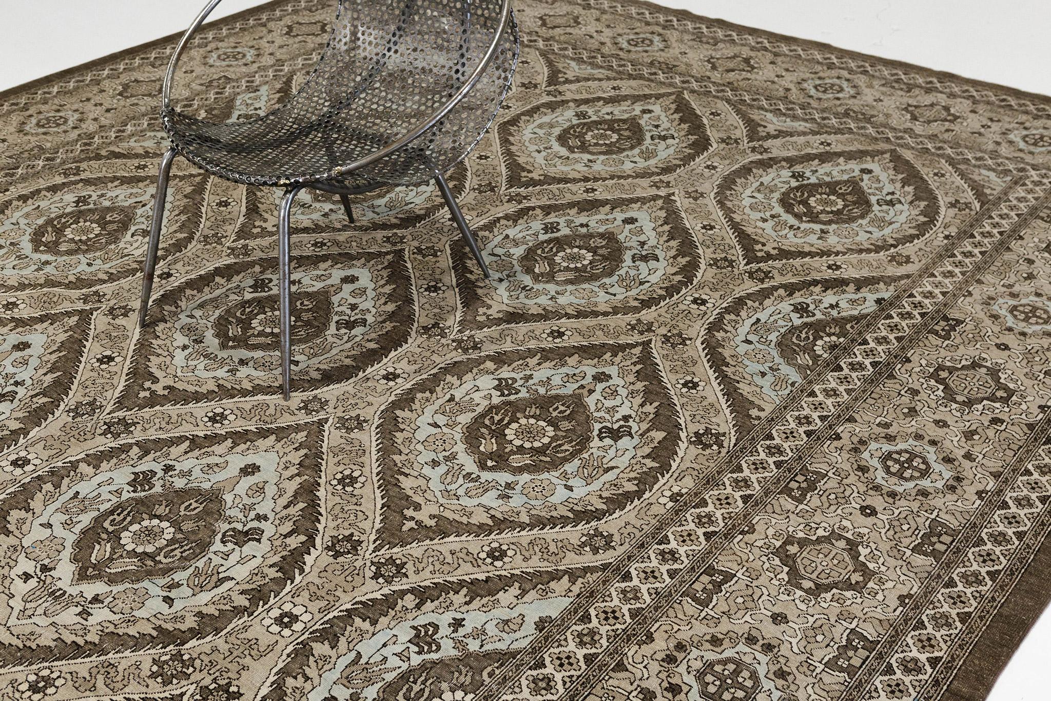 Mehraban Rugs con design a pannelli in stile vintage D5380 In condizioni Nuovo in vendita a WEST HOLLYWOOD, CA