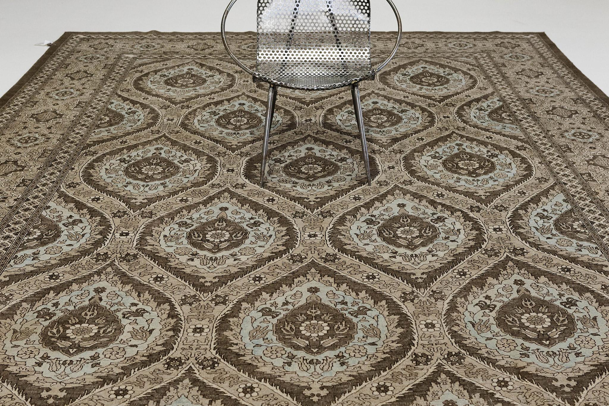 XXI secolo e contemporaneo Mehraban Rugs con design a pannelli in stile vintage D5380 in vendita