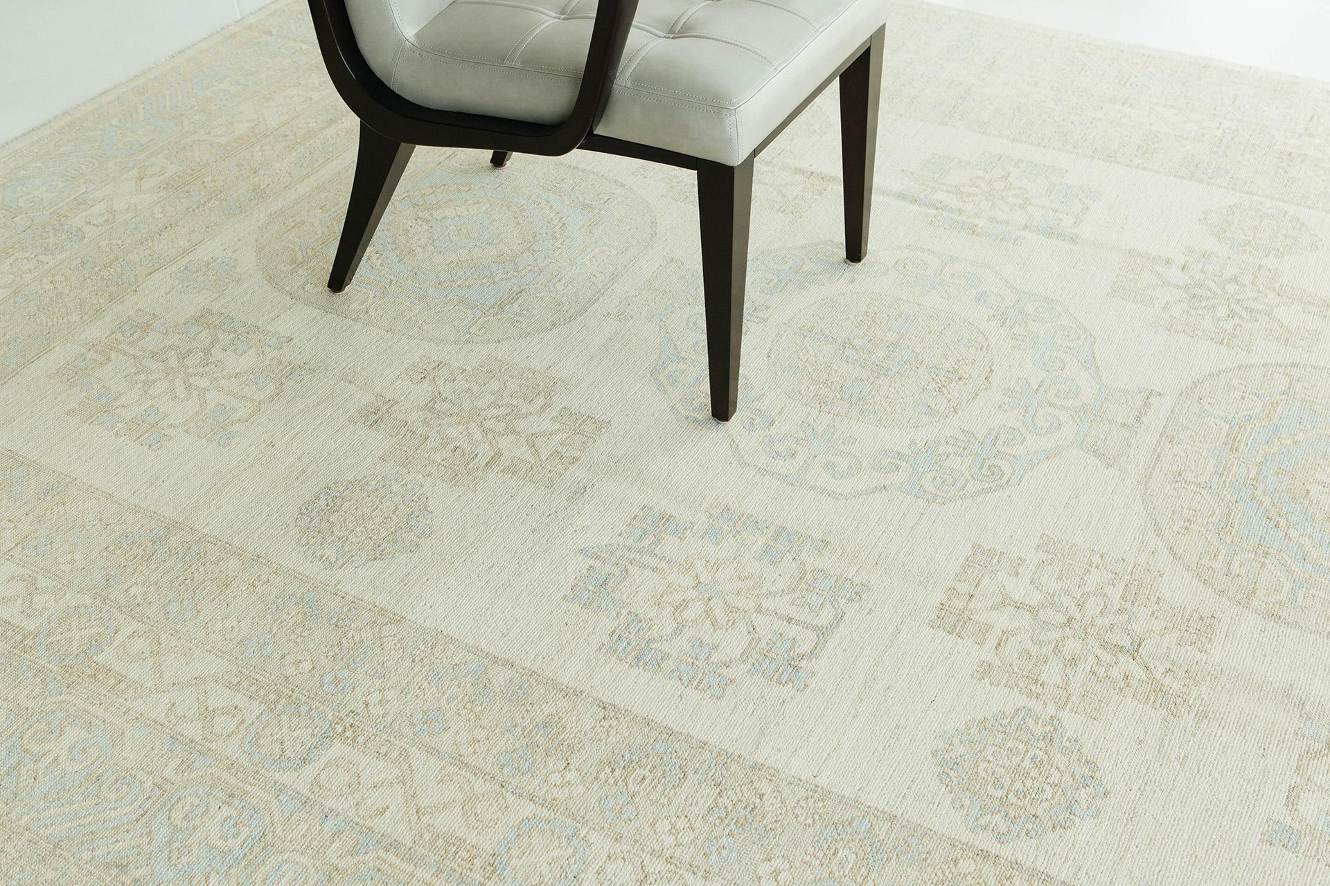 Mehraban Alfombra de Diseño Khotan Colección Safira Estilo Vintage en Nuevo estado para la venta en WEST HOLLYWOOD, CA