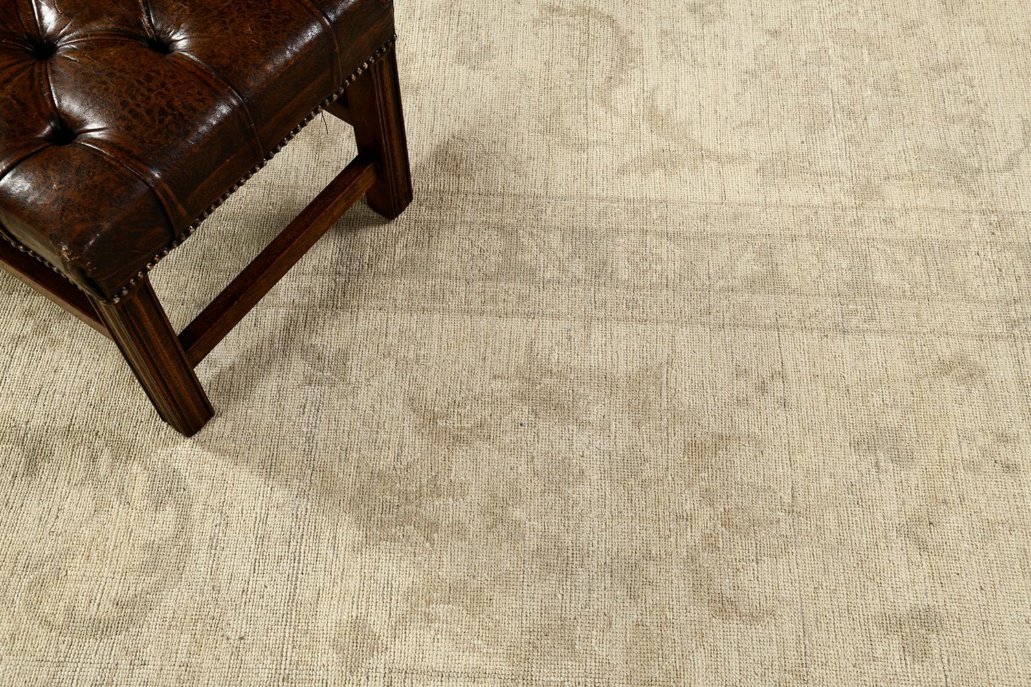 Mehraban Vintage Style Safira Collection Sultanabad Design Rug In New Condition For Sale In WEST HOLLYWOOD, CA