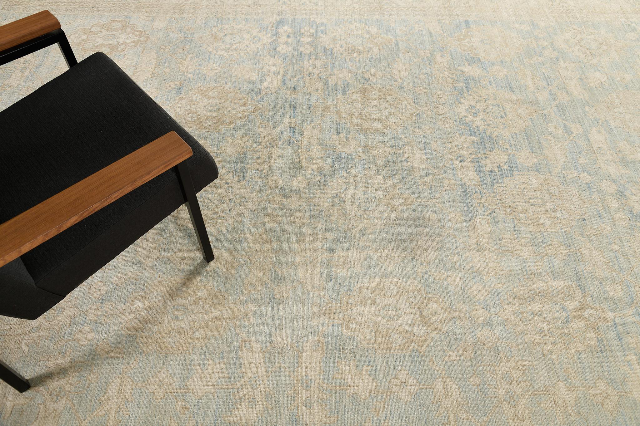 Mehraban Vintage Style Safira Collection Sultanabad Design Rug In New Condition For Sale In WEST HOLLYWOOD, CA
