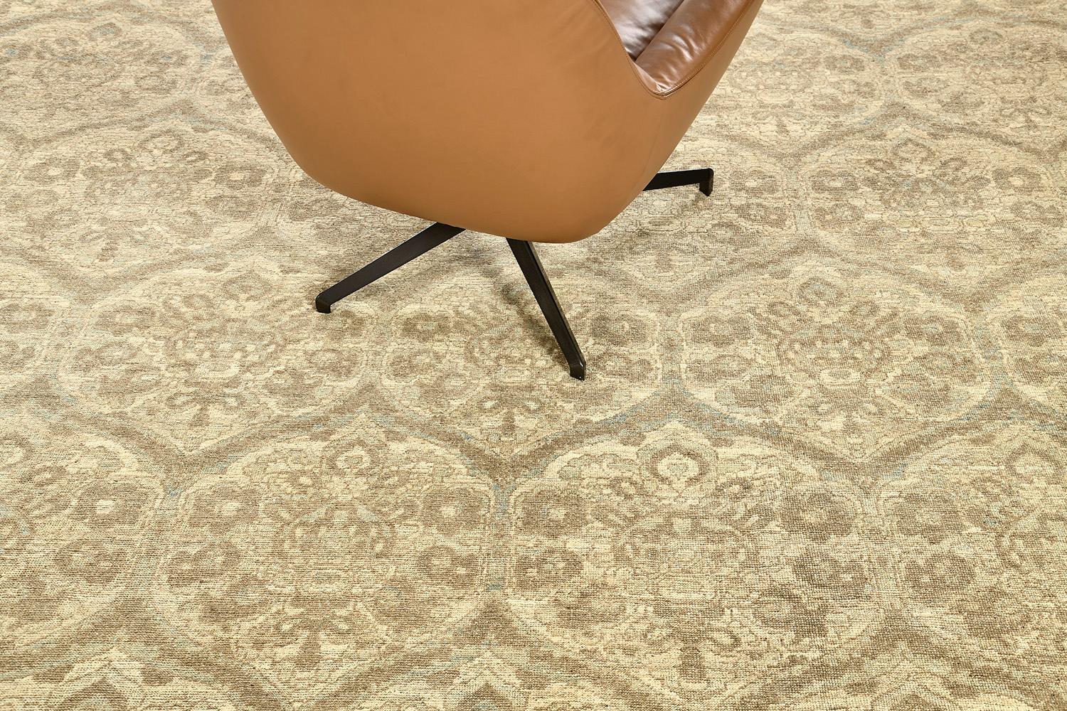 Mehraban Rugs in stile vintage della collezione Safira, tappeti dal design transitorio in vendita 1