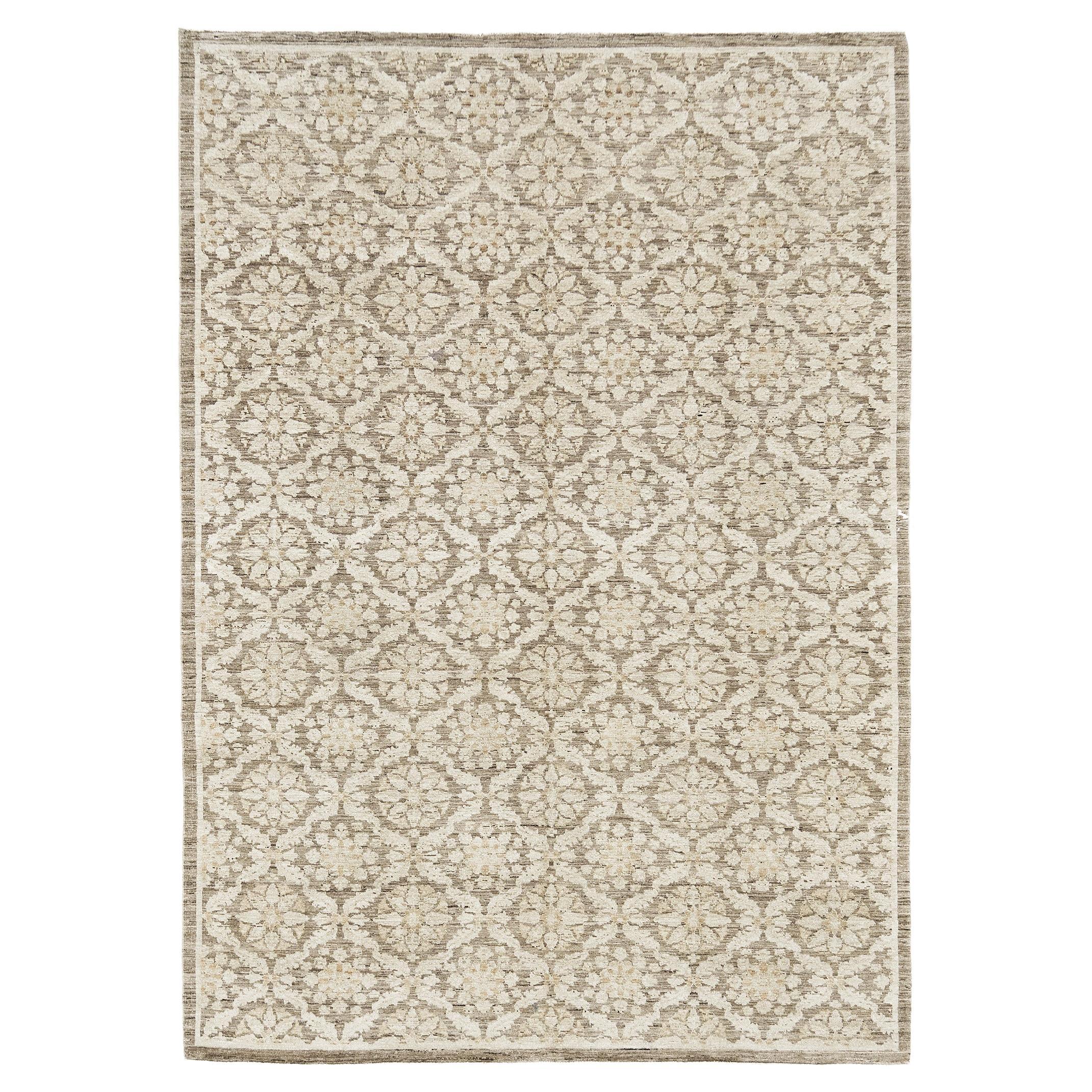 Vintage Style Transitional Design Rug For Sale at 1stDibs