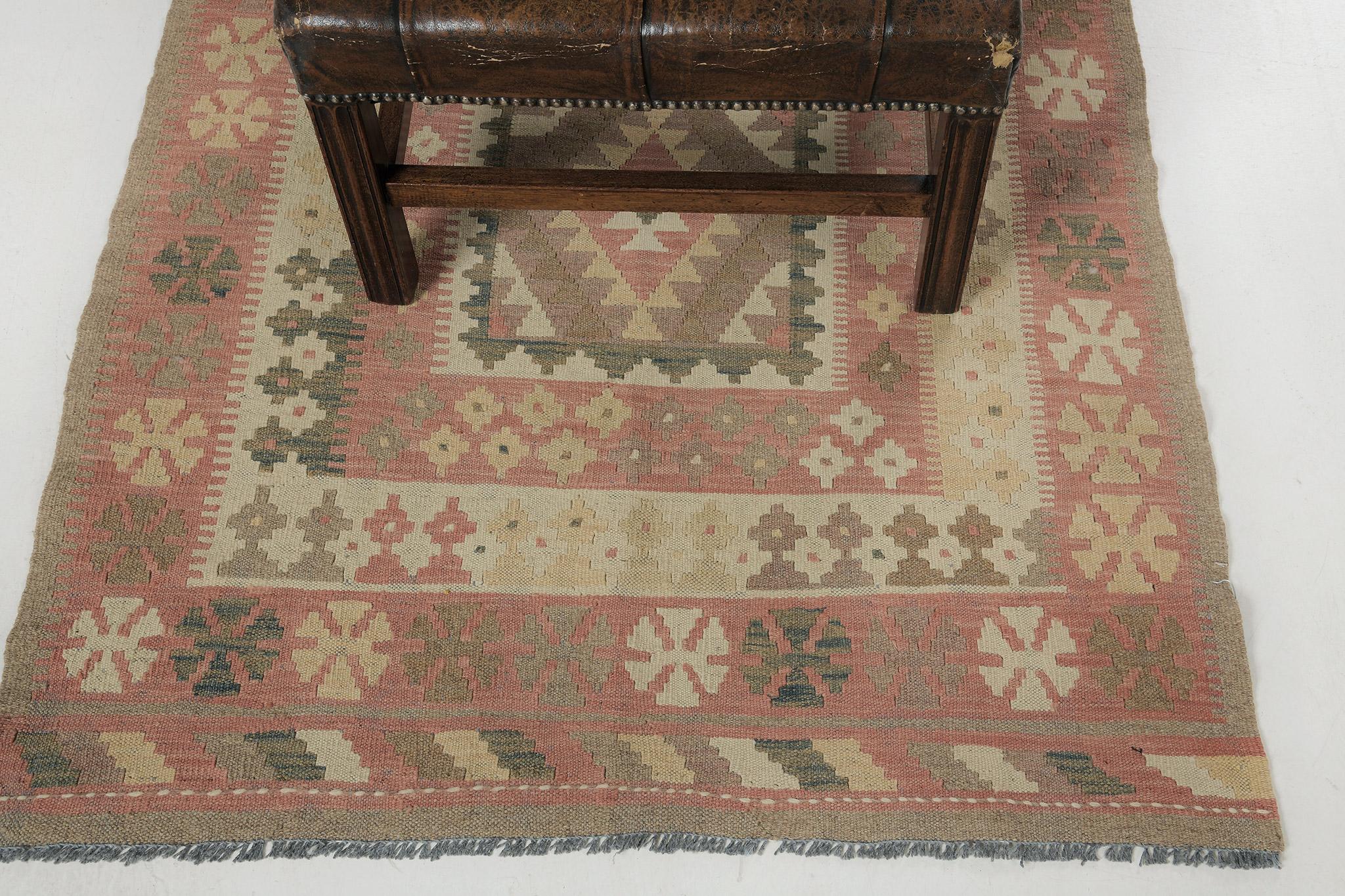 More plausible to an impressive theme, this magnificent flatweave Kilim encompasses a sophisticated pattern. This masterpiece is perfectly aligned with each other in that these motifs and symbols are perfectly matched in a neutral scheme. A home