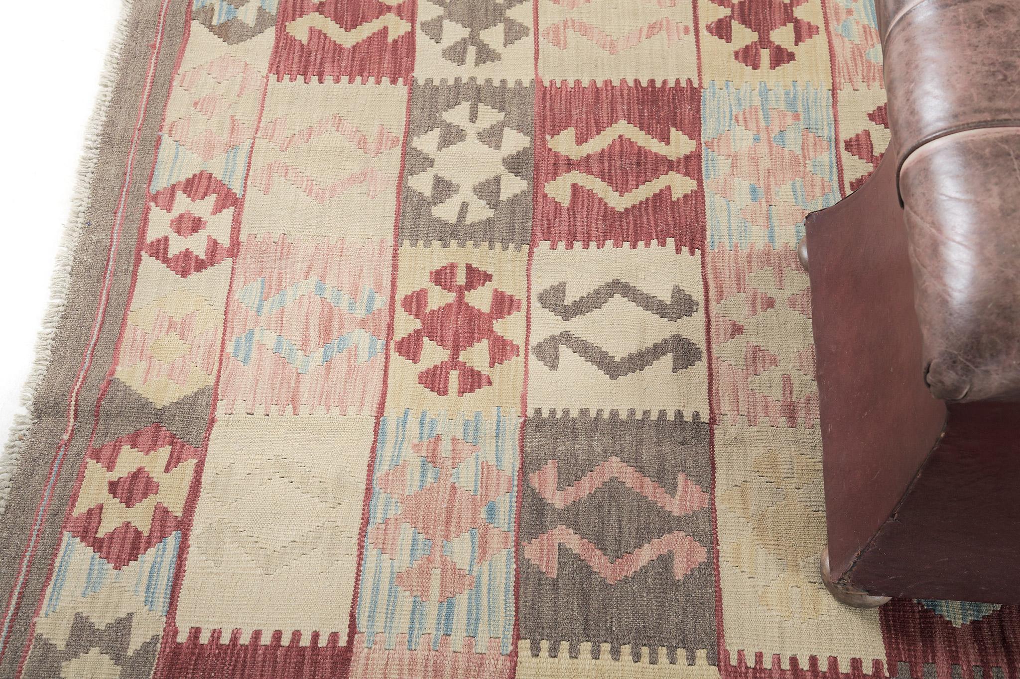 Pakistanais Mehraban - Kilim à tissage plat de style vintage en teinture naturelle, à motif tribal en vente