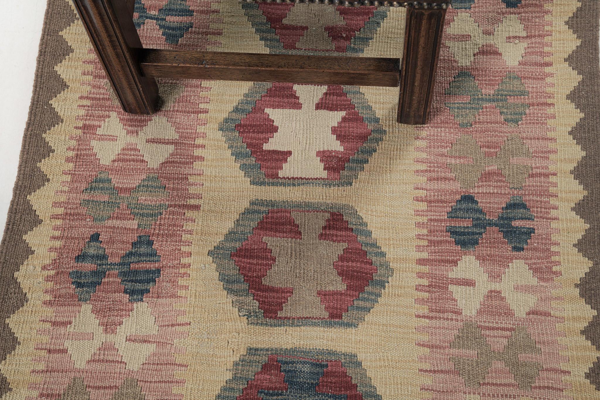 Mehraban Vintage-Stil Stammes natürlichen Farbstoff flach weben Kilim (Handgeknüpft) im Angebot
