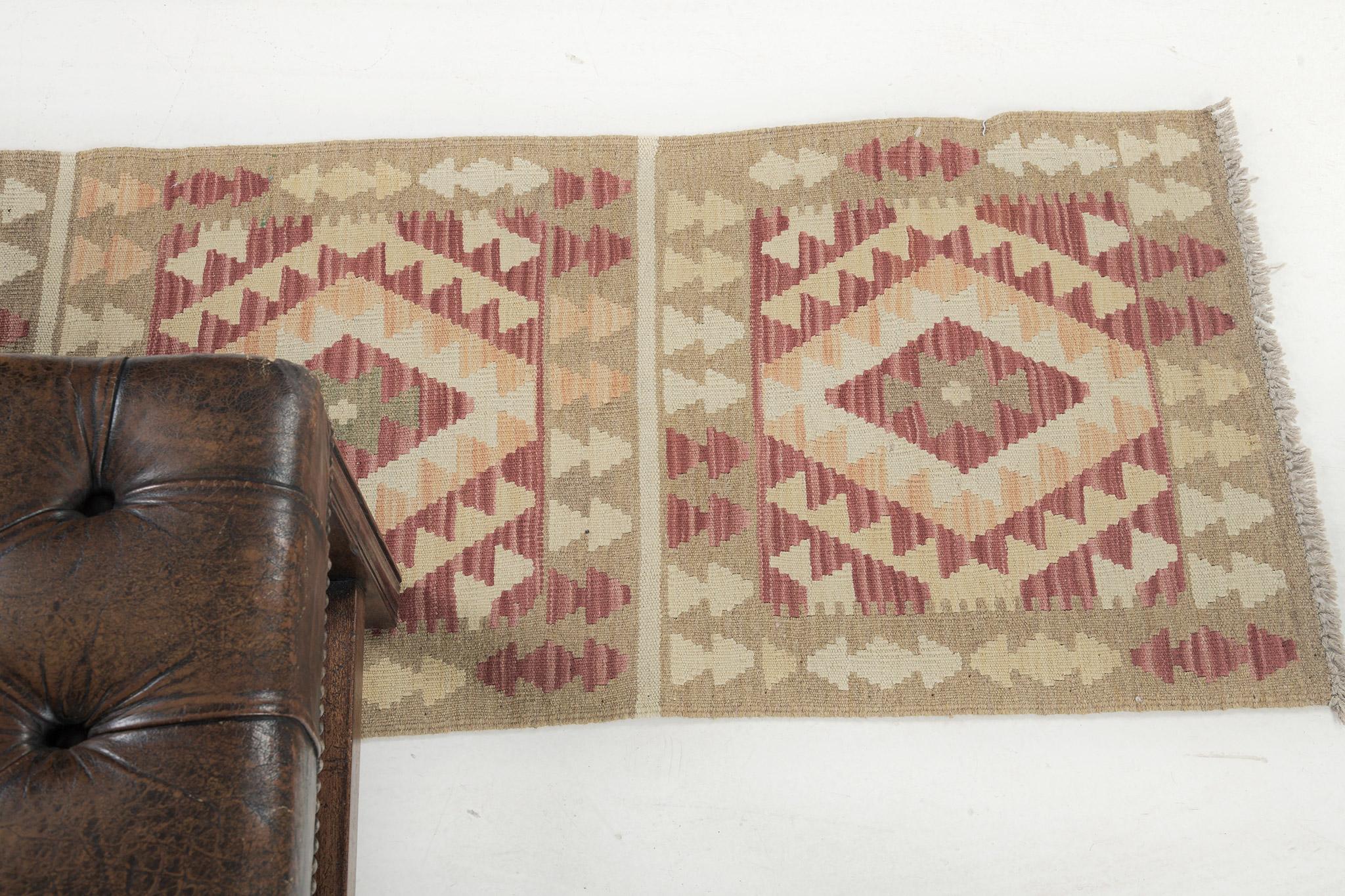 Mehraban Vintage-Stil Stammes natürlichen Farbstoff flach weben Kilim (Handgeknüpft) im Angebot