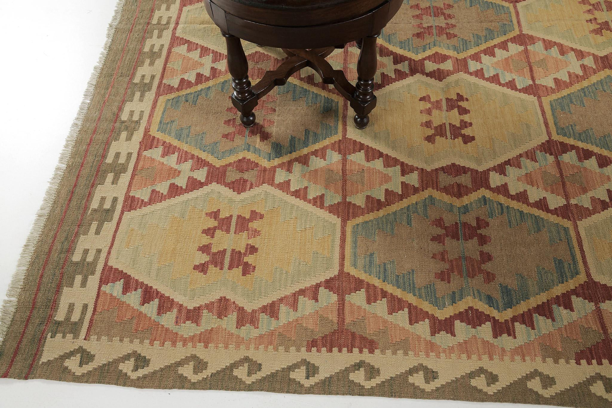 Noué à la main Mehraban - Kilim à tissage plat de style vintage en teinture naturelle, à motif tribal en vente