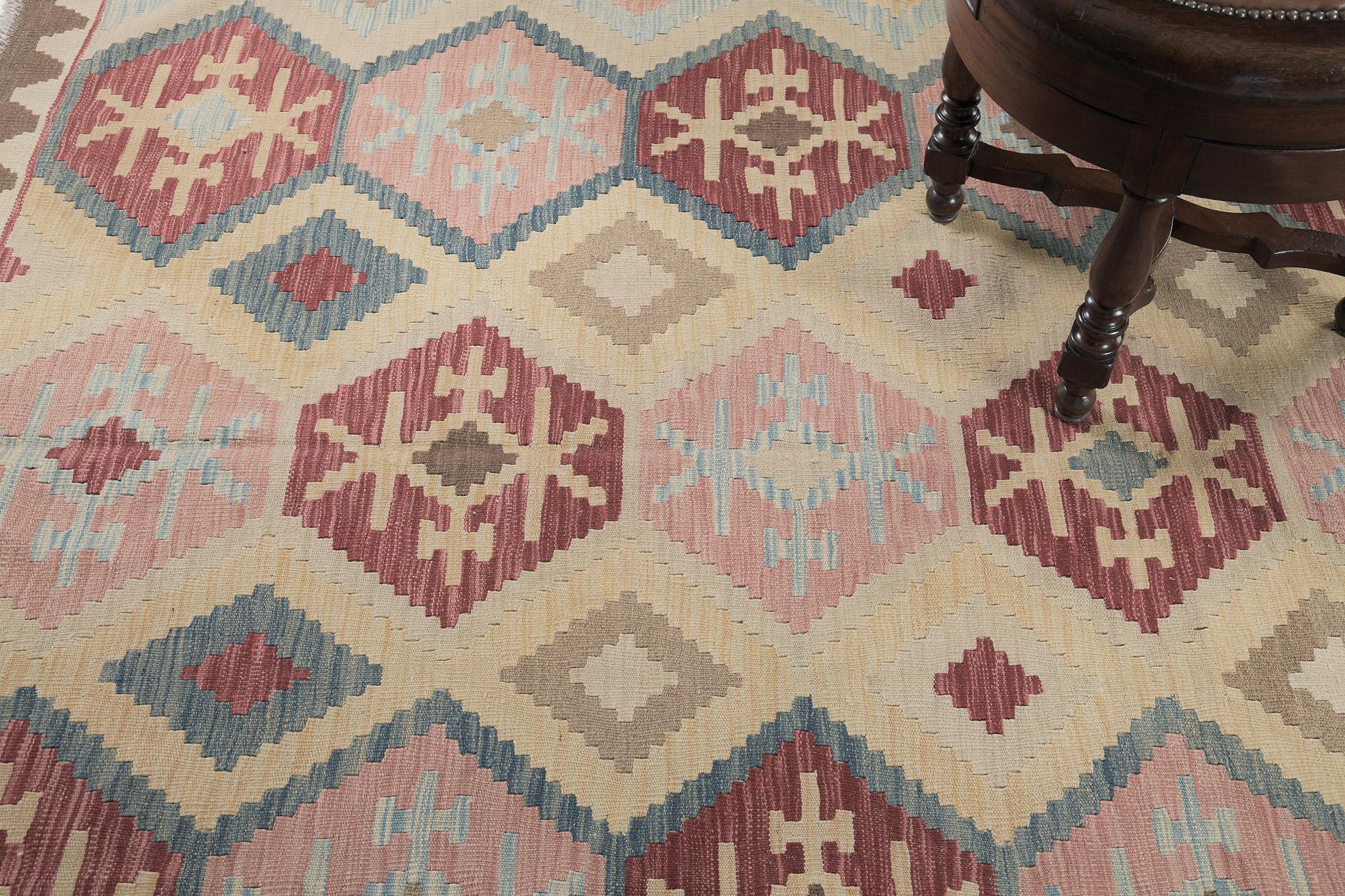 Kilim a trama piatta con tintura naturale in stile vintage di Mehraban In condizioni ottime in vendita a WEST HOLLYWOOD, CA