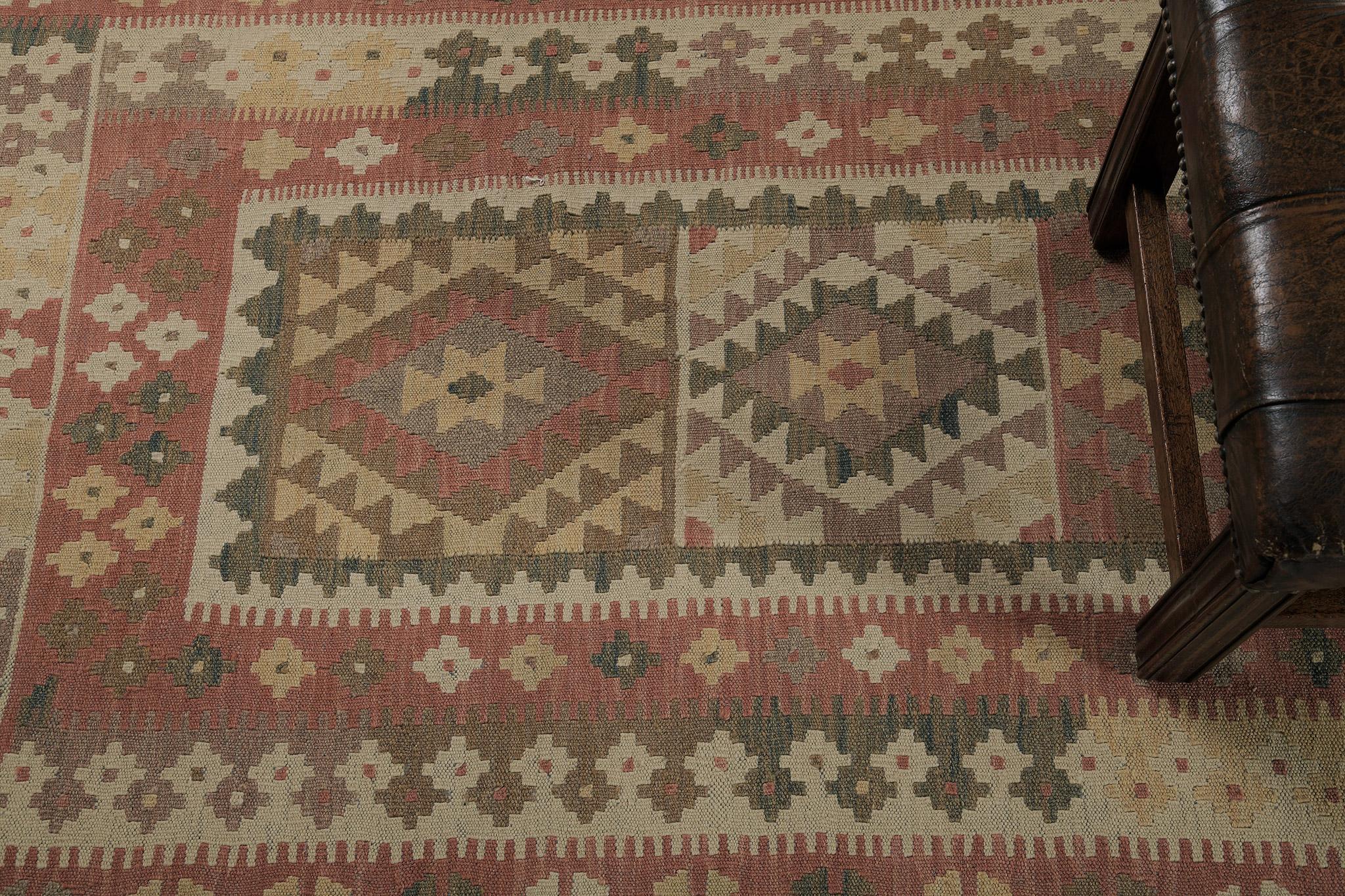 Mehraban Vintage Style Tribal Natural Dye Flat Weave Kilim In Excellent Condition For Sale In WEST HOLLYWOOD, CA