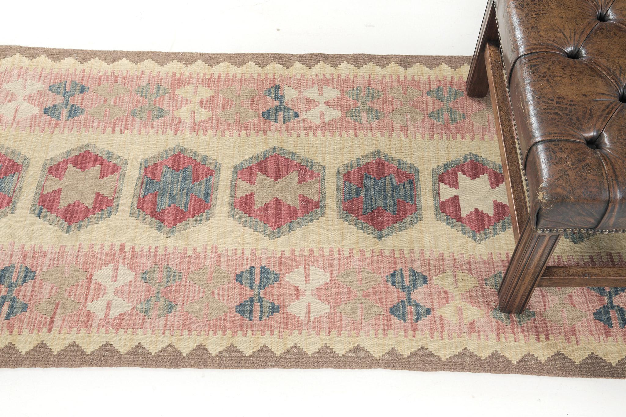 Mehraban Vintage-Stil Stammes natürlichen Farbstoff flach weben Kilim im Zustand „Hervorragend“ im Angebot in WEST HOLLYWOOD, CA