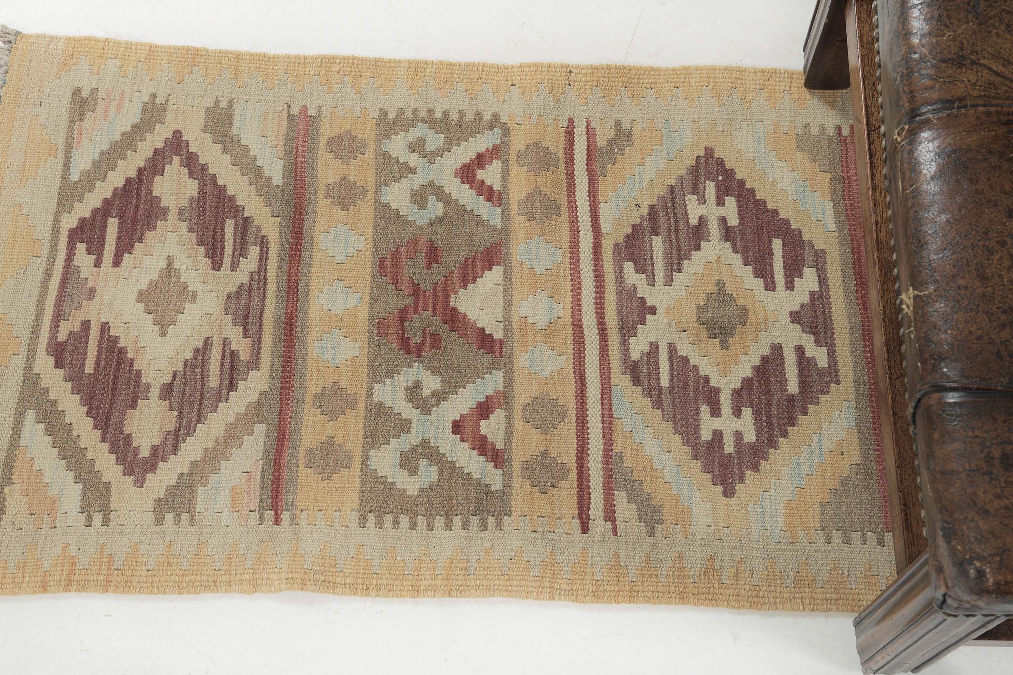 Mehraban Vintage-Stil Stammes natürlichen Farbstoff flach weben Kilim im Zustand „Neu“ im Angebot in WEST HOLLYWOOD, CA