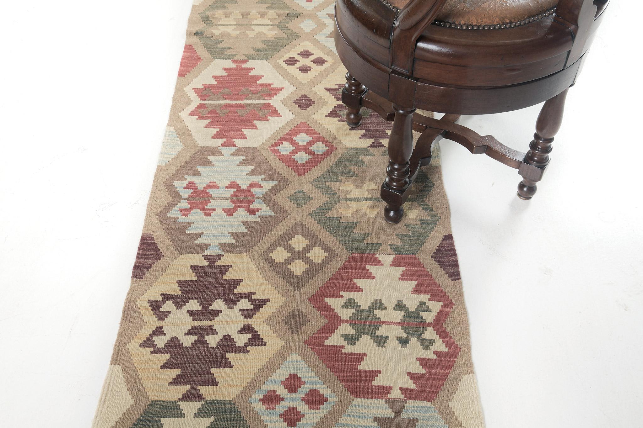 Mehraban - Kilim à tissage plat de style vintage en teinture naturelle, à motif tribal Neuf - En vente à WEST HOLLYWOOD, CA