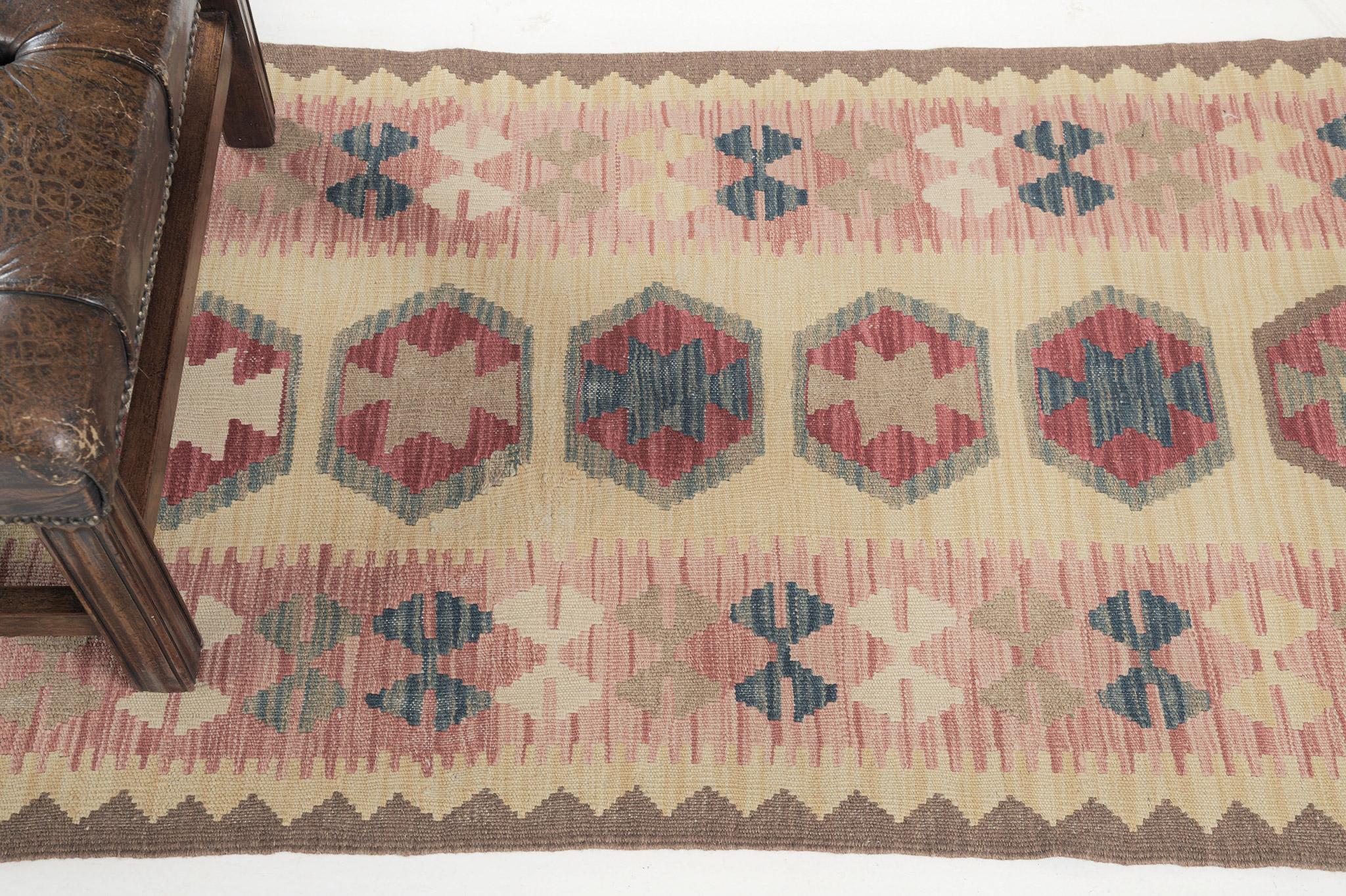 Mehraban Vintage-Stil Stammes natürlichen Farbstoff flach weben Kilim (21. Jahrhundert und zeitgenössisch) im Angebot