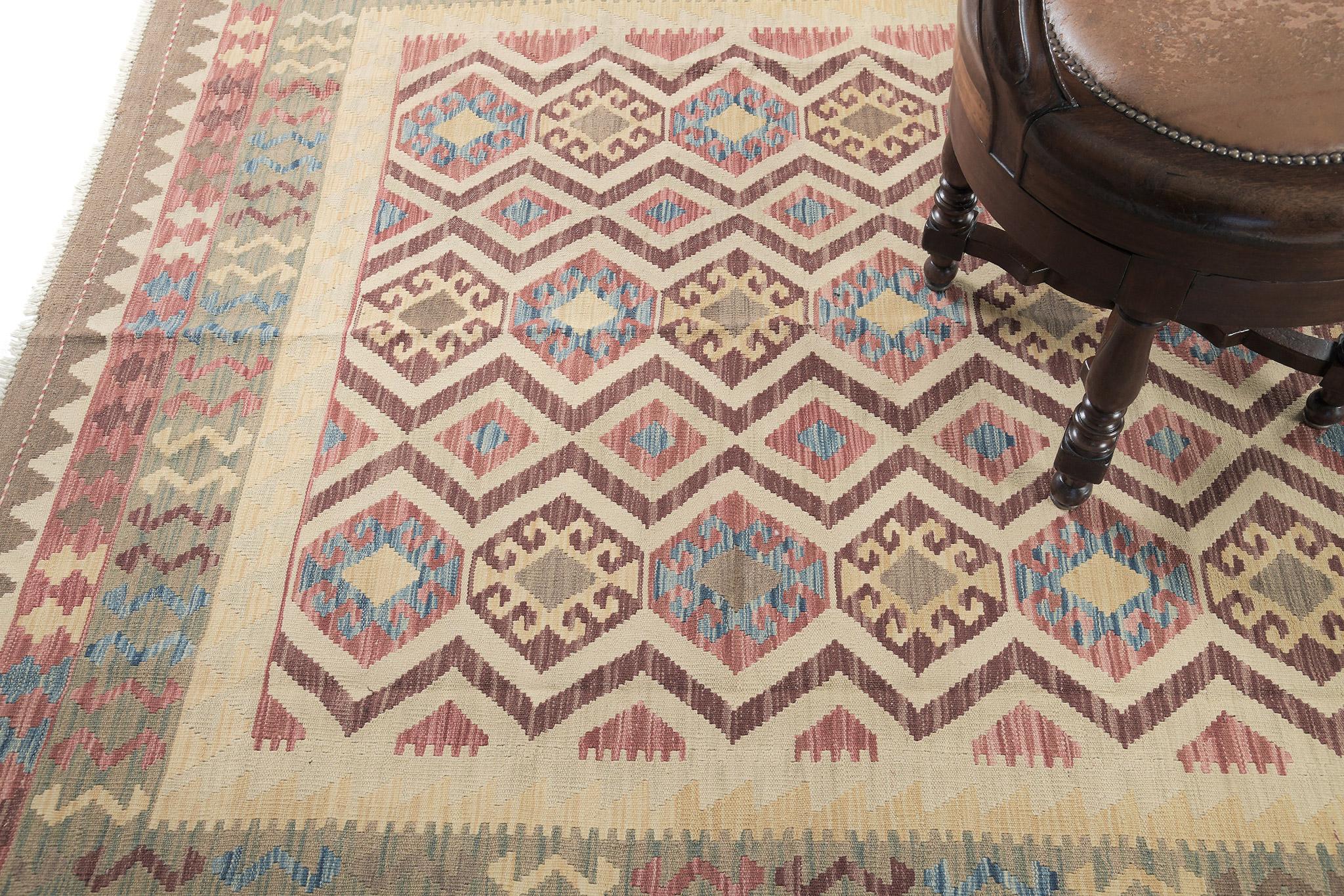 Mehraban Vintage-Stil Stammes natürlichen Farbstoff flach weben Kilim (21. Jahrhundert und zeitgenössisch) im Angebot