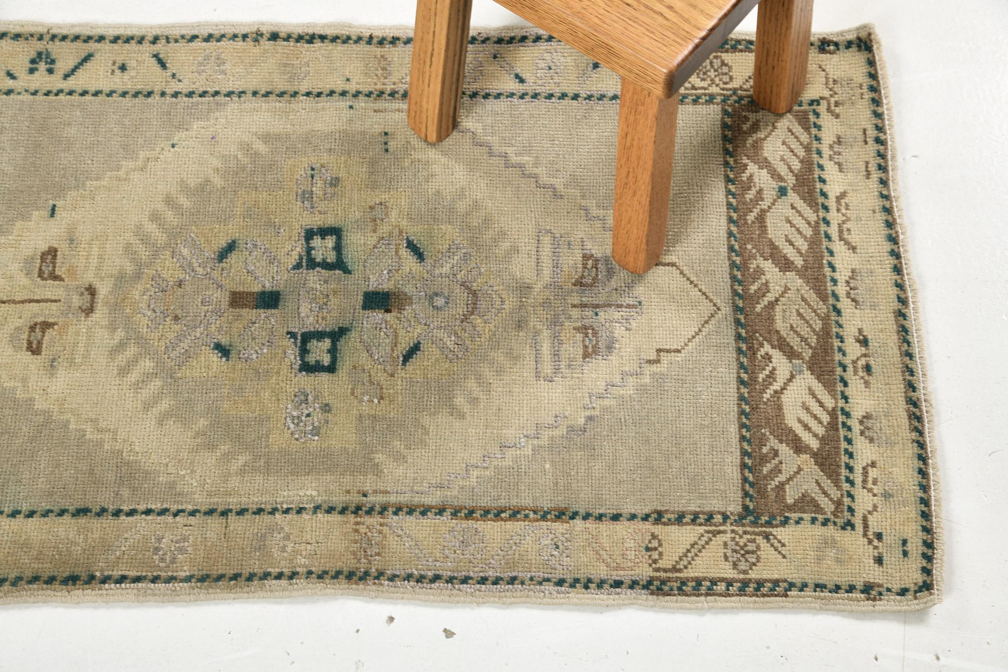 Rug Number
22172
Size
1' 8