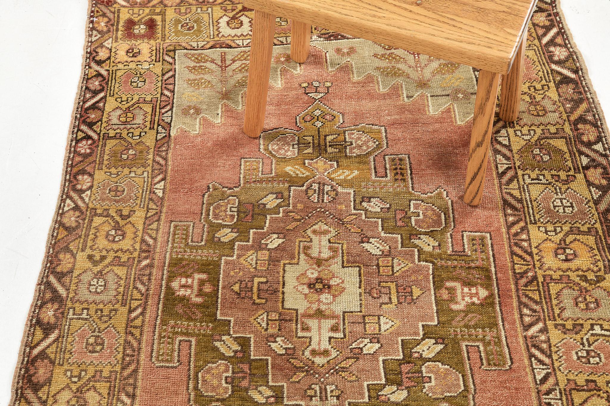 Mehraban Vintage Türkischer anatolischer Teppich (Handgeknüpft) im Angebot