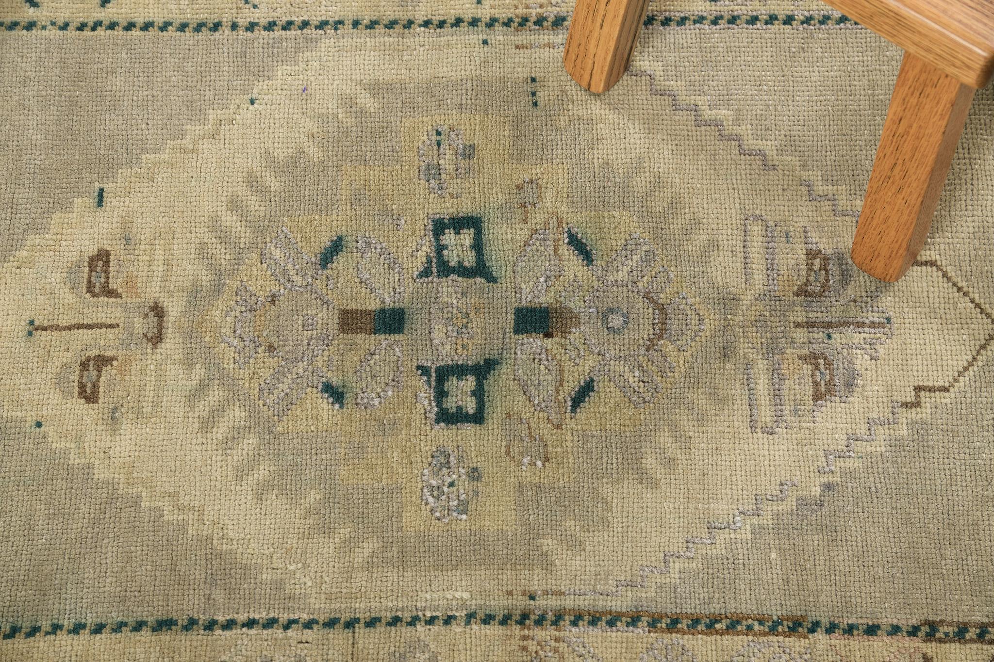 Mehraban Vintage Turkish Anatolian Rug In Good Condition For Sale In WEST HOLLYWOOD, CA