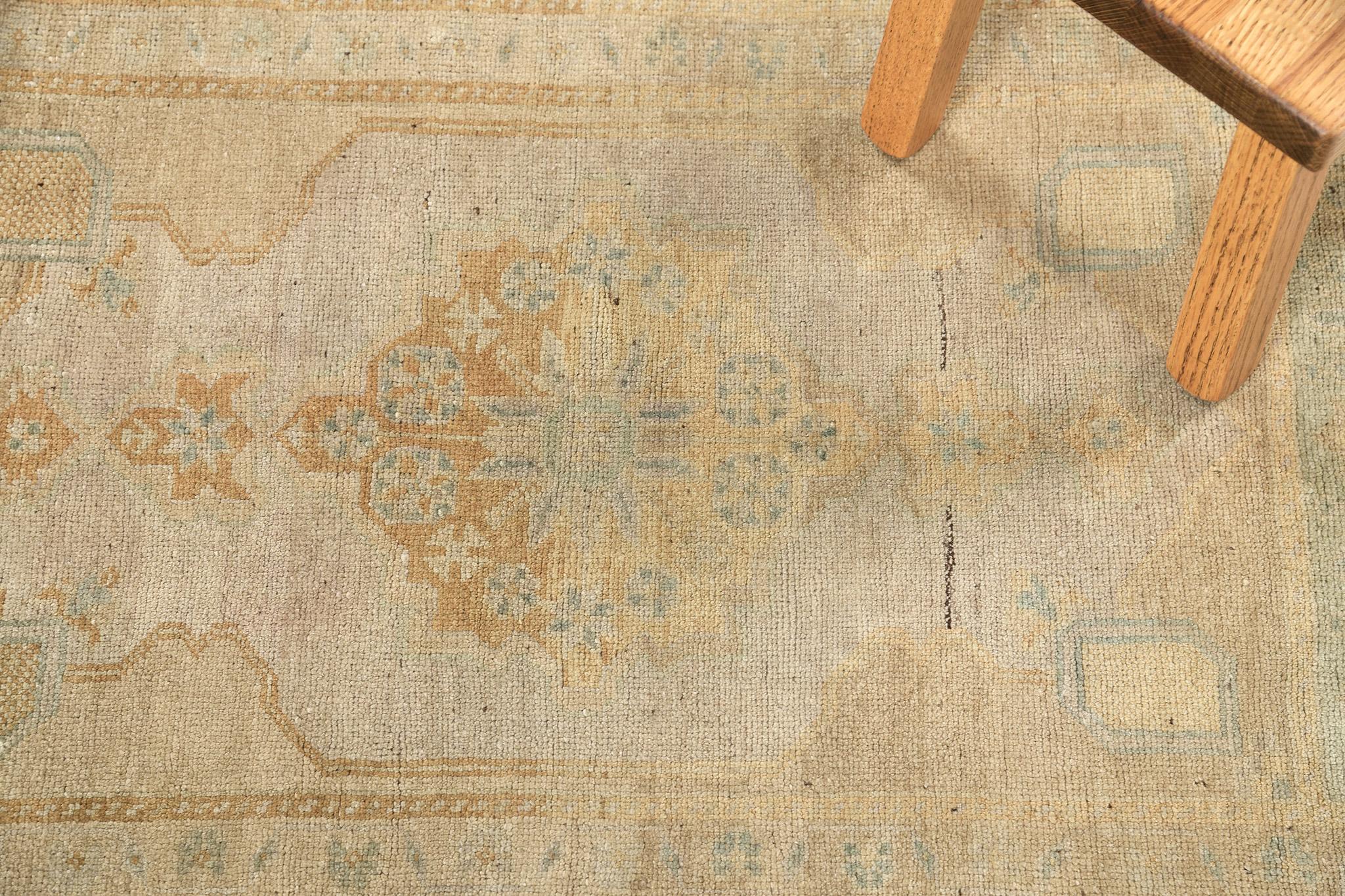 Mehraban Vintage Türkischer anatolischer Teppich im Zustand „Gut“ im Angebot in WEST HOLLYWOOD, CA