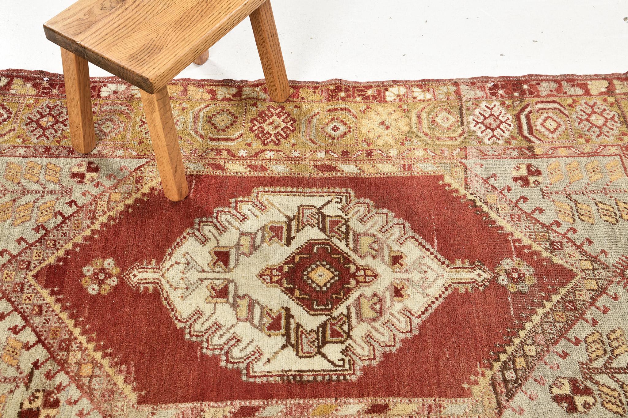 Mehraban Vintage Turkish Anatolian Rug In Good Condition For Sale In WEST HOLLYWOOD, CA
