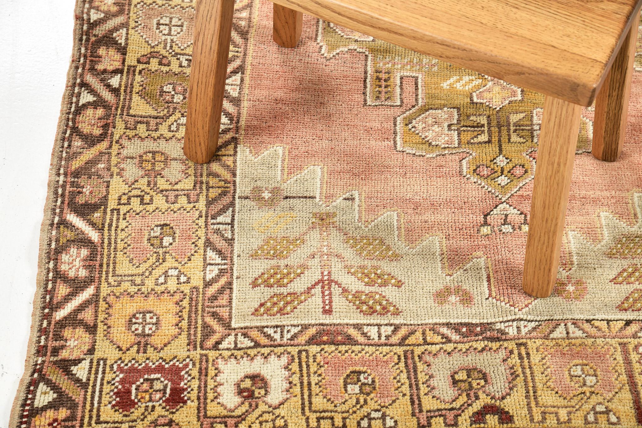 Mehraban Vintage Türkischer anatolischer Teppich (Frühes 20. Jahrhundert) im Angebot