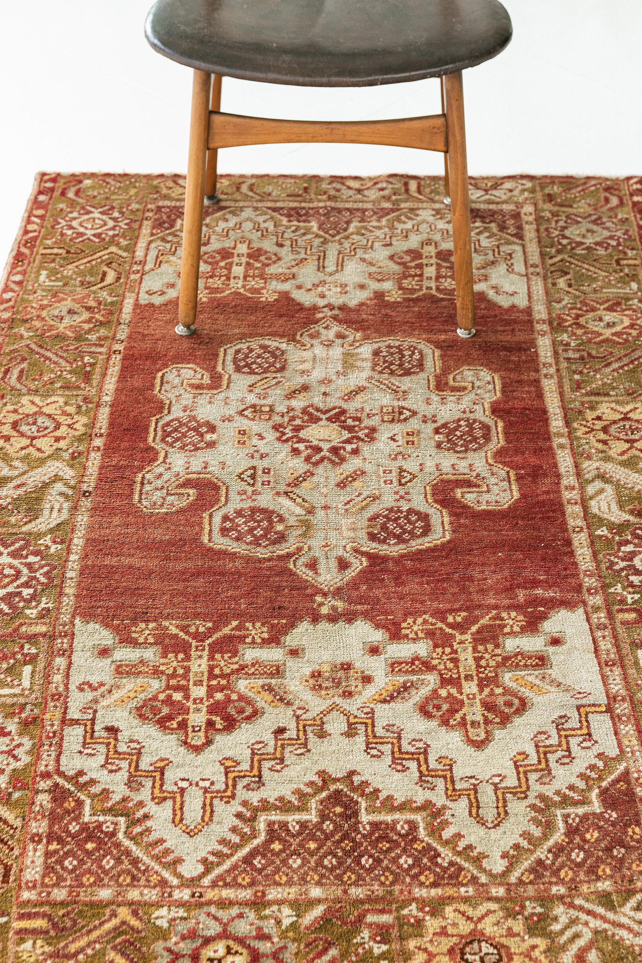 Mehraban Vintage Türkischer anatolischer Teppich (Frühes 20. Jahrhundert) im Angebot