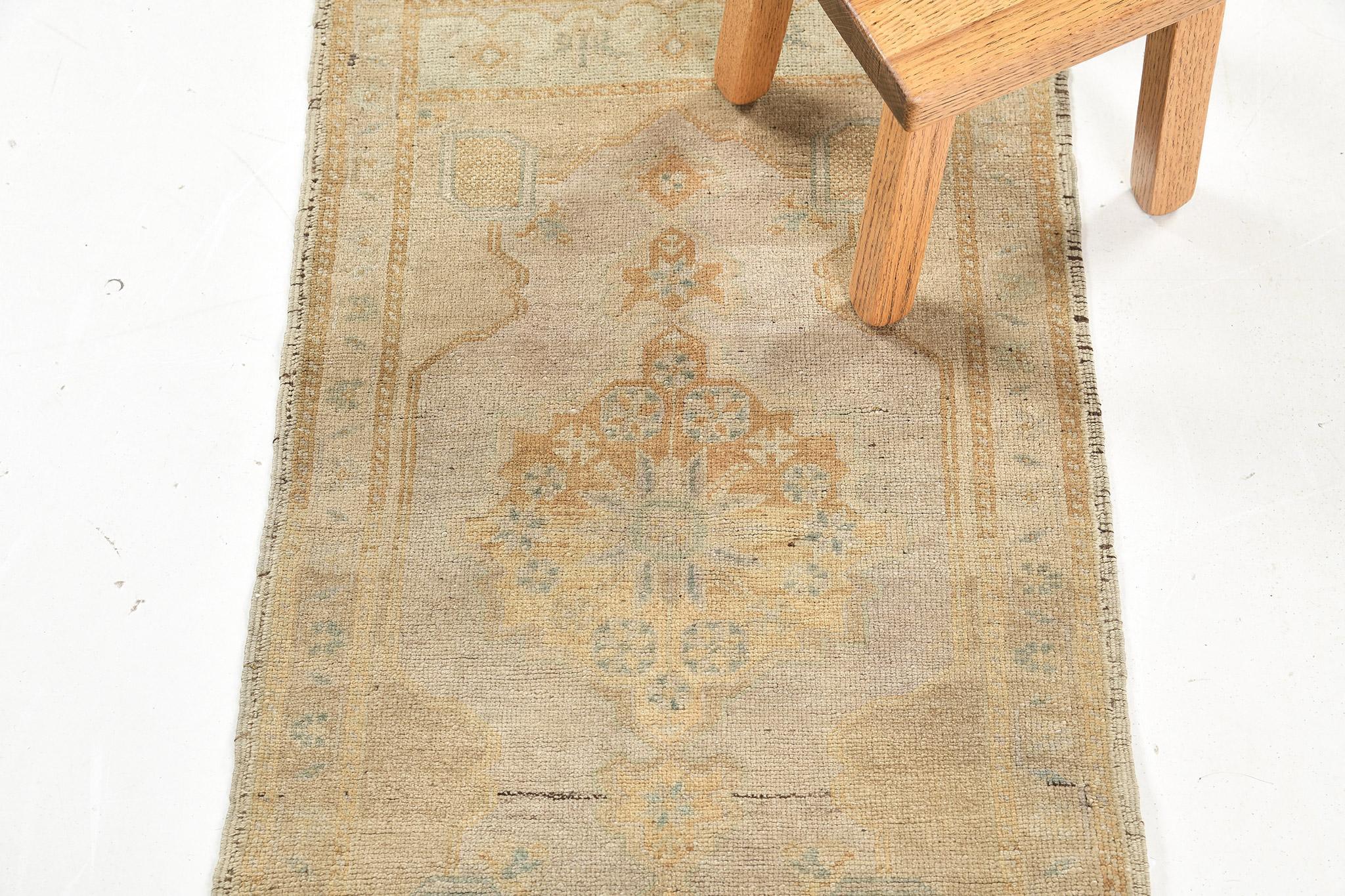 Mehraban Vintage Türkischer anatolischer Teppich (Mitte des 20. Jahrhunderts) im Angebot