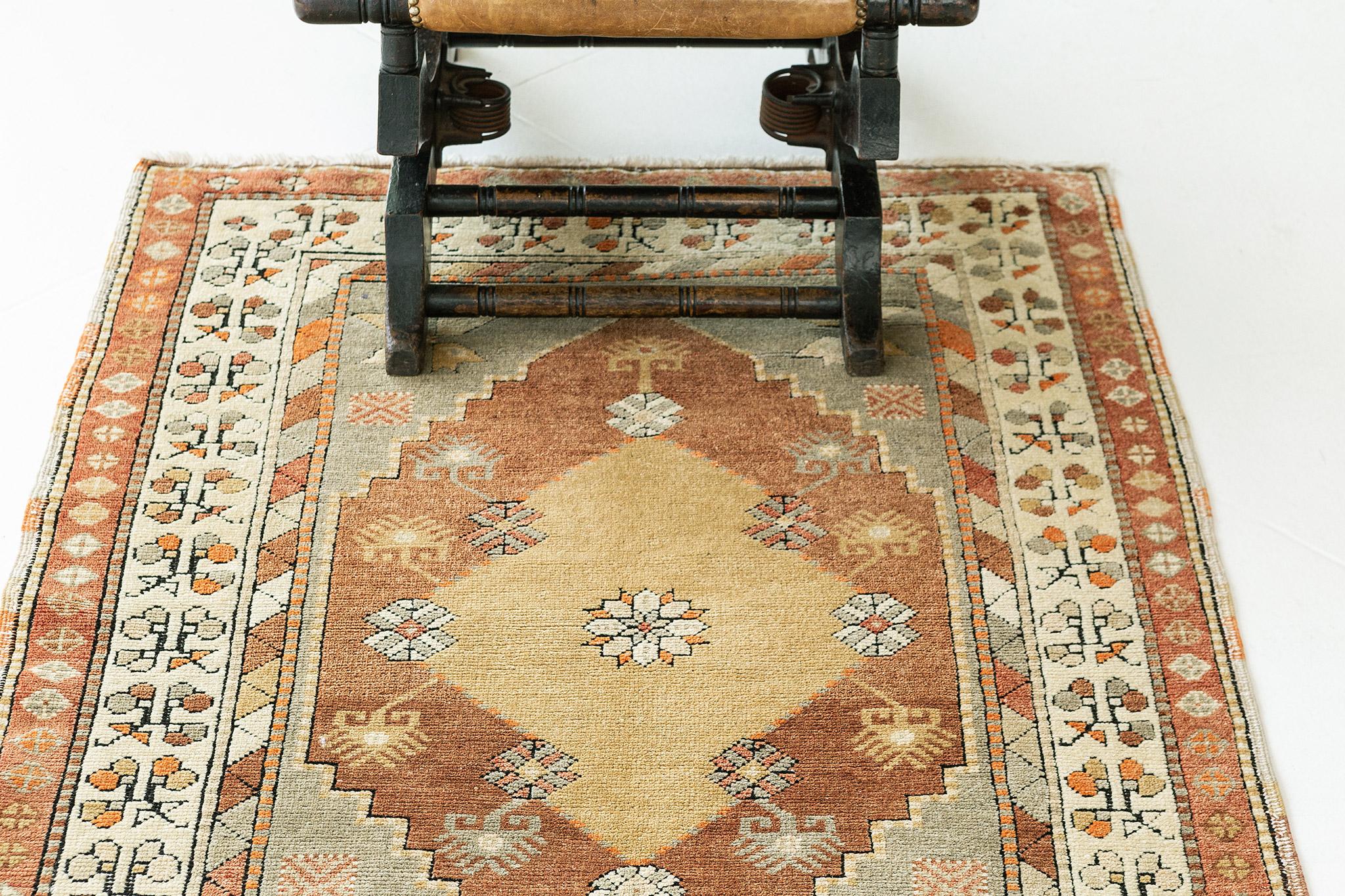 Mehraban Vintage Türkischer anatolischer Teppich (Wolle) im Angebot