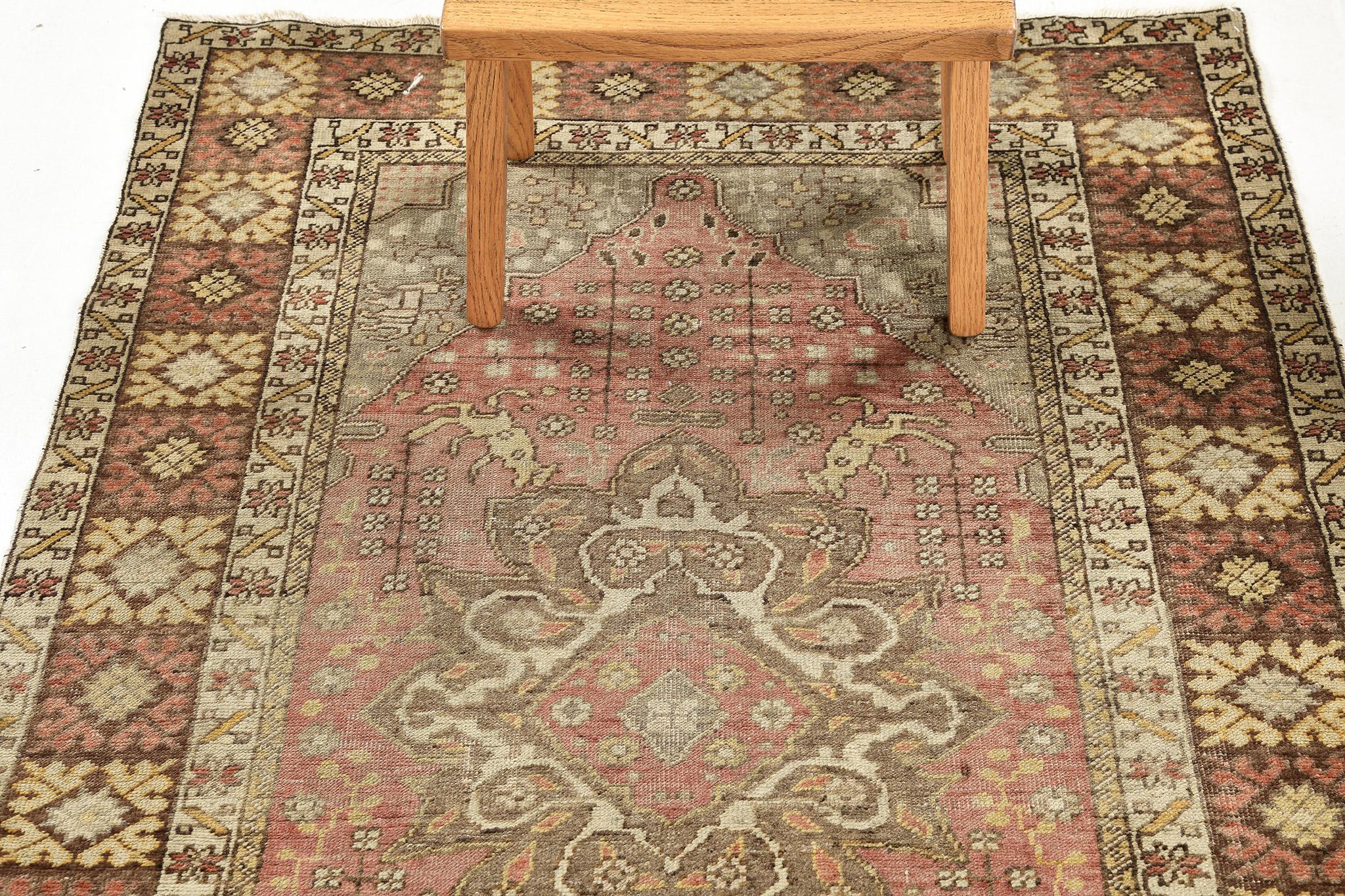 Mehraban Vintage Türkischer anatolischer Teppich (Wolle) im Angebot