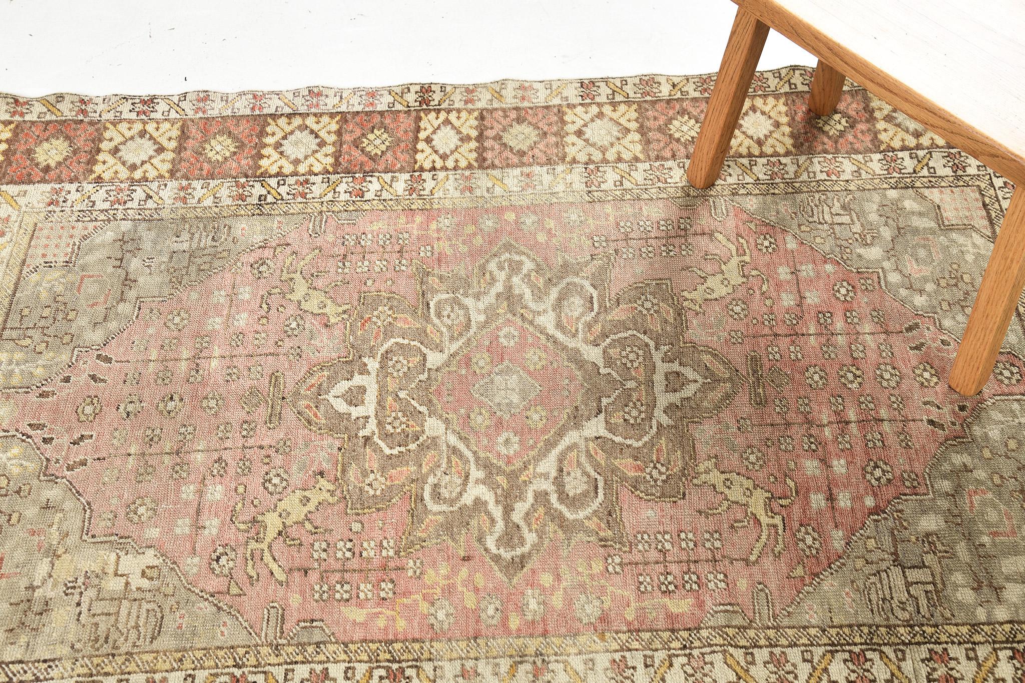 Mehraban Vintage Türkischer anatolischer Teppich im Angebot 1