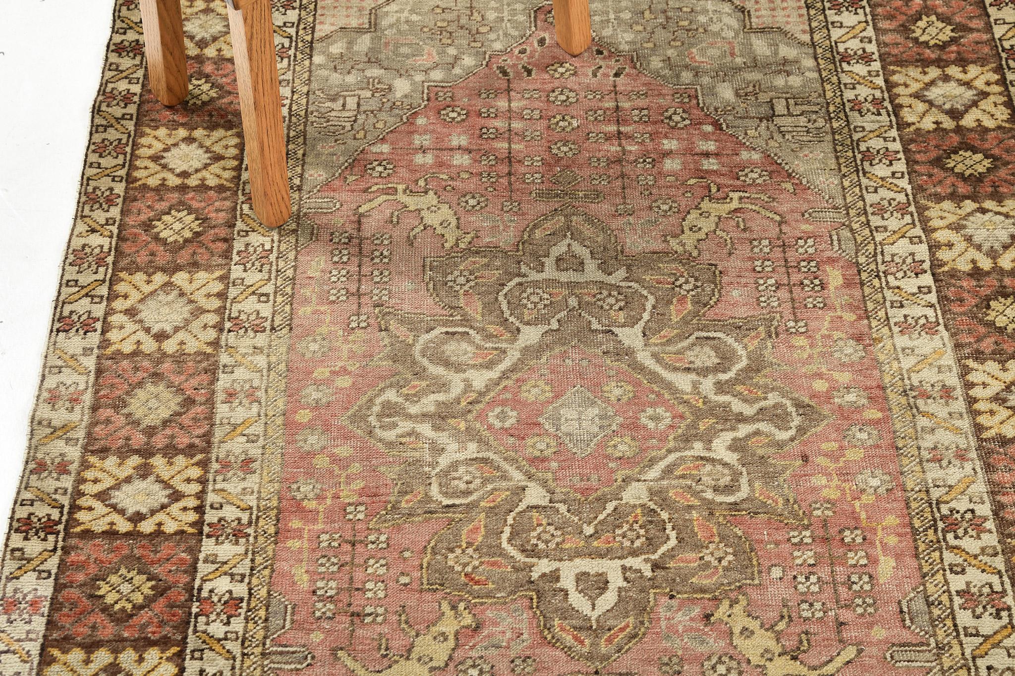 Mehraban Vintage Türkischer anatolischer Teppich im Angebot 2