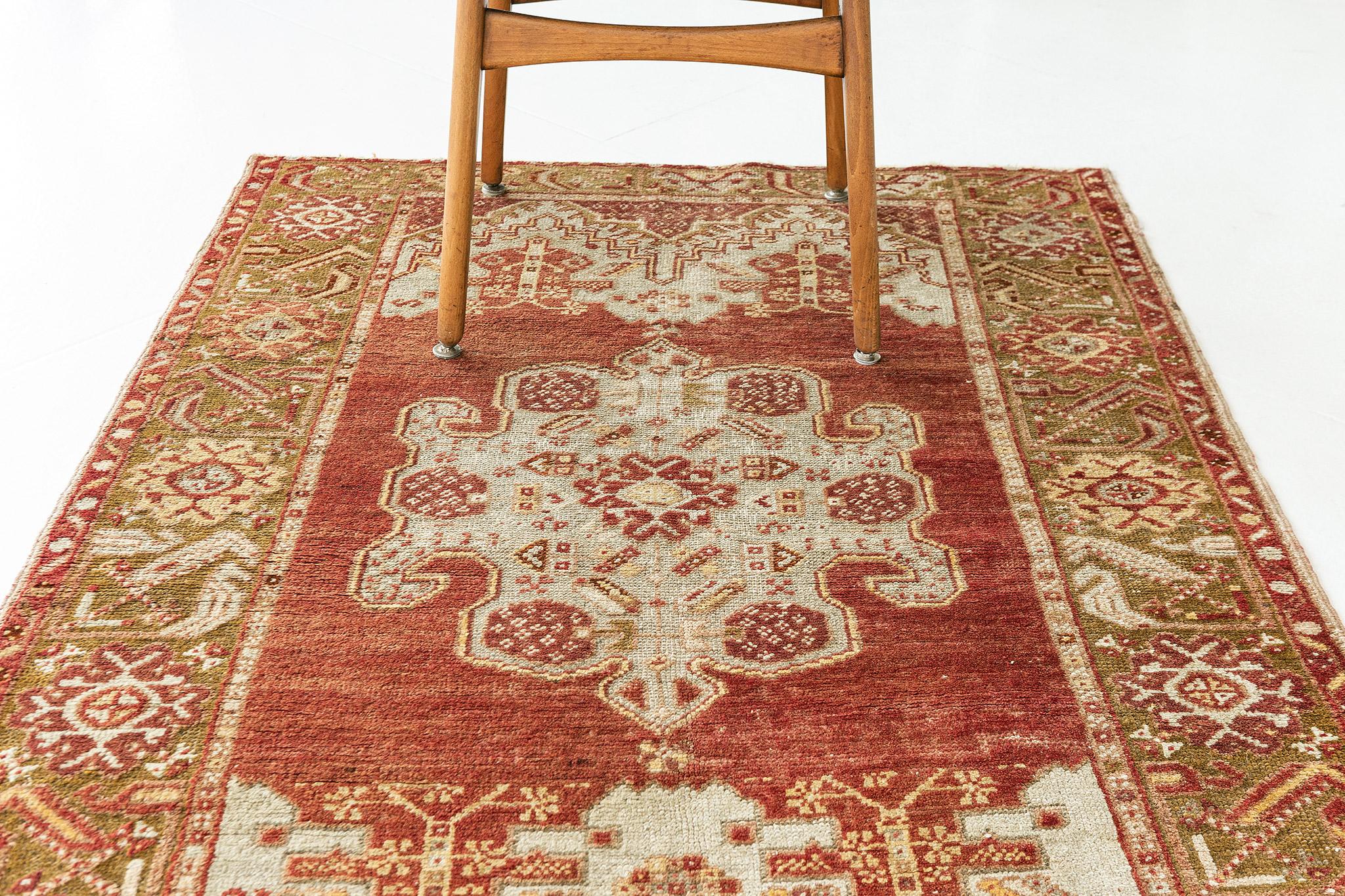Mehraban Vintage Türkischer anatolischer Teppich im Angebot 3