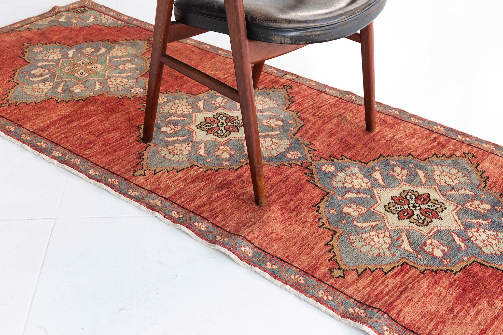 Noué à la main Mehraban - Tapis de couloir vintage turc d'Anatolie en vente