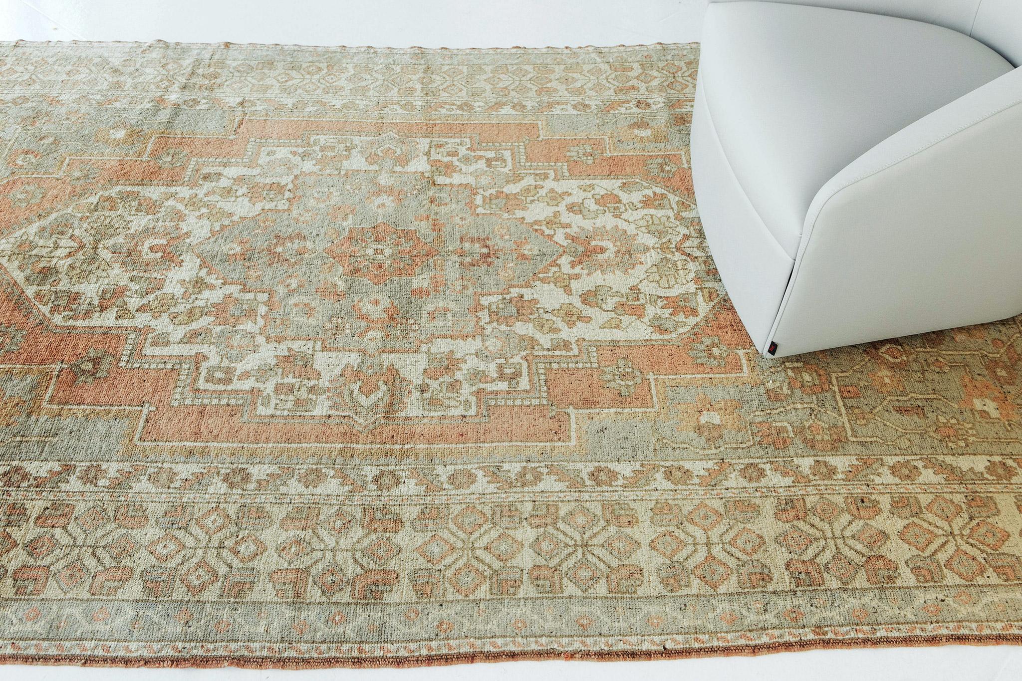 Mehraban - Tapis de couloir vintage turc d'Anatolie Bon état - En vente à WEST HOLLYWOOD, CA