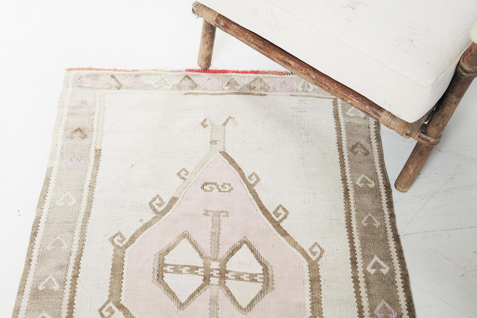 Revealing the breathtaking minimalist art form, this amazing rug will definitely captivate every viewer upon laying your eyes on this Vintage Turkish Kars Kilim rug. Featuring the earthy colour scheme of ivory and taupe, this rug creates an
