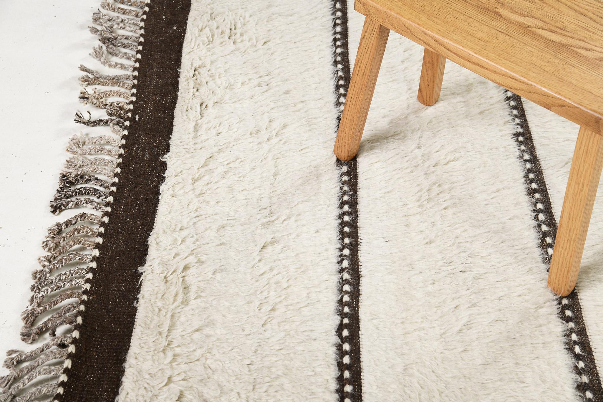 Rug Number
27686
Size
4' 4