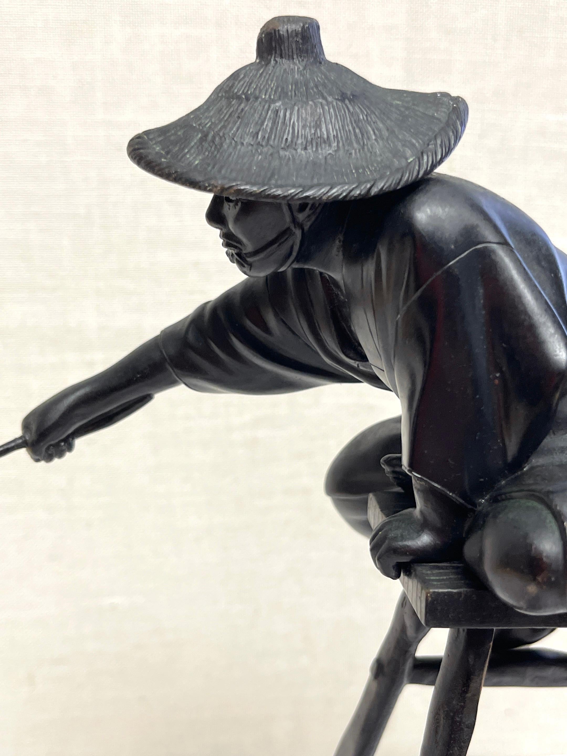 Okimono Meiji de bronce de pescador, sellado Masatsune Saku en venta 8
