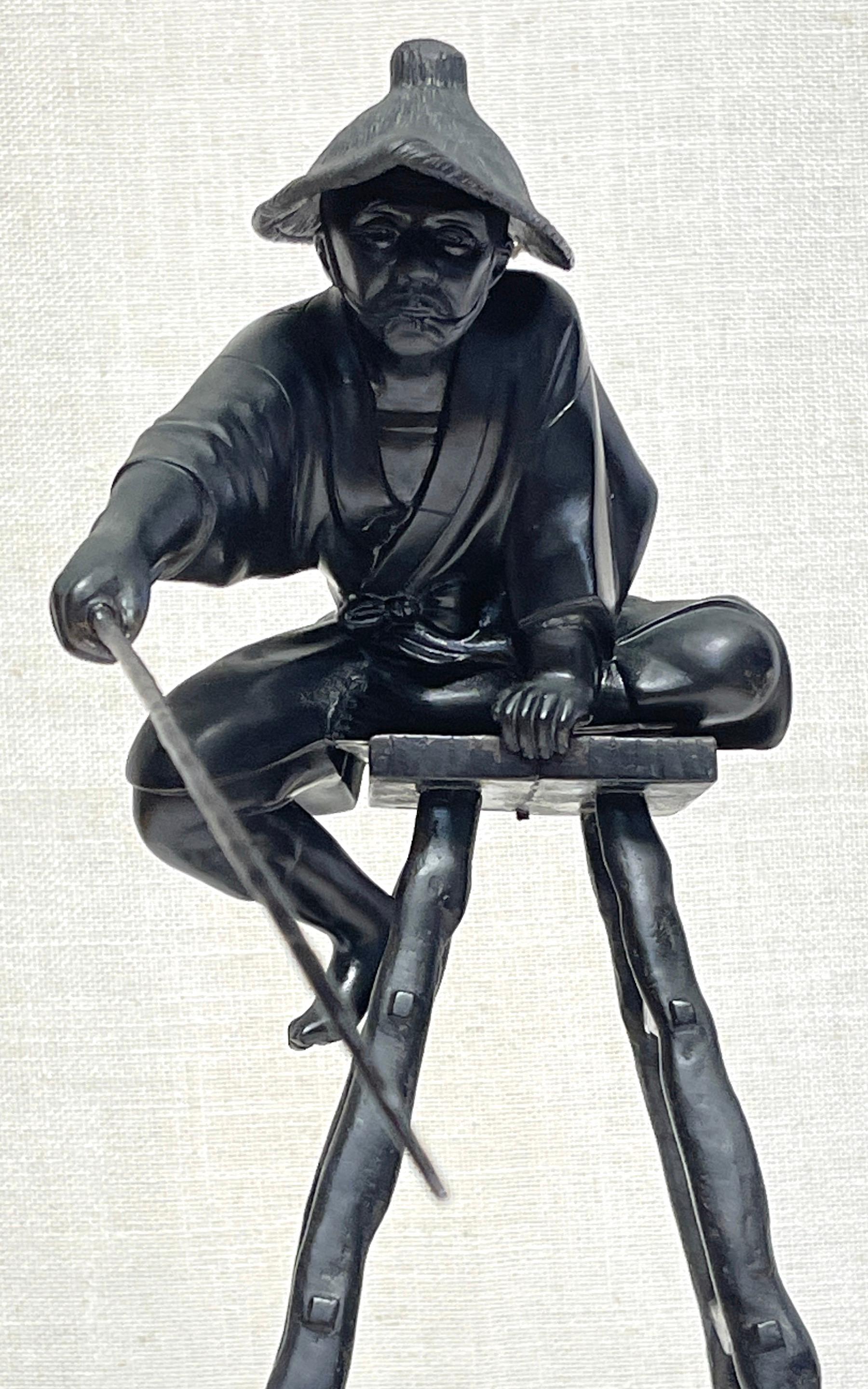 Okimono Meiji de bronce de pescador, sellado Masatsune Saku Japonés en venta